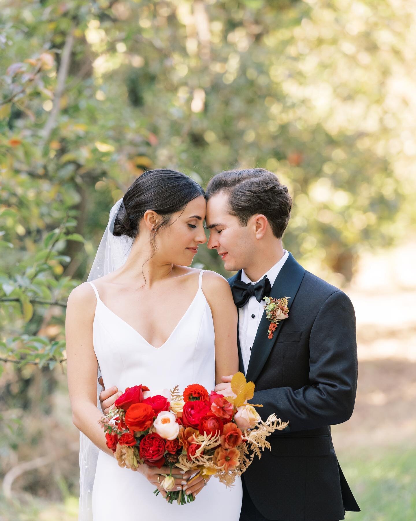 Living for these beautiful, sunny days ✨
Venue: @thewillowballroom 
Photography: @scottanddanaphotographers 
Design, Planning &amp; Production: @jennrobirdsevents 
Florist: @theposhposey 
HMUA: @tinaromohair @makeupbyshanabeals 
Videography: @everlas