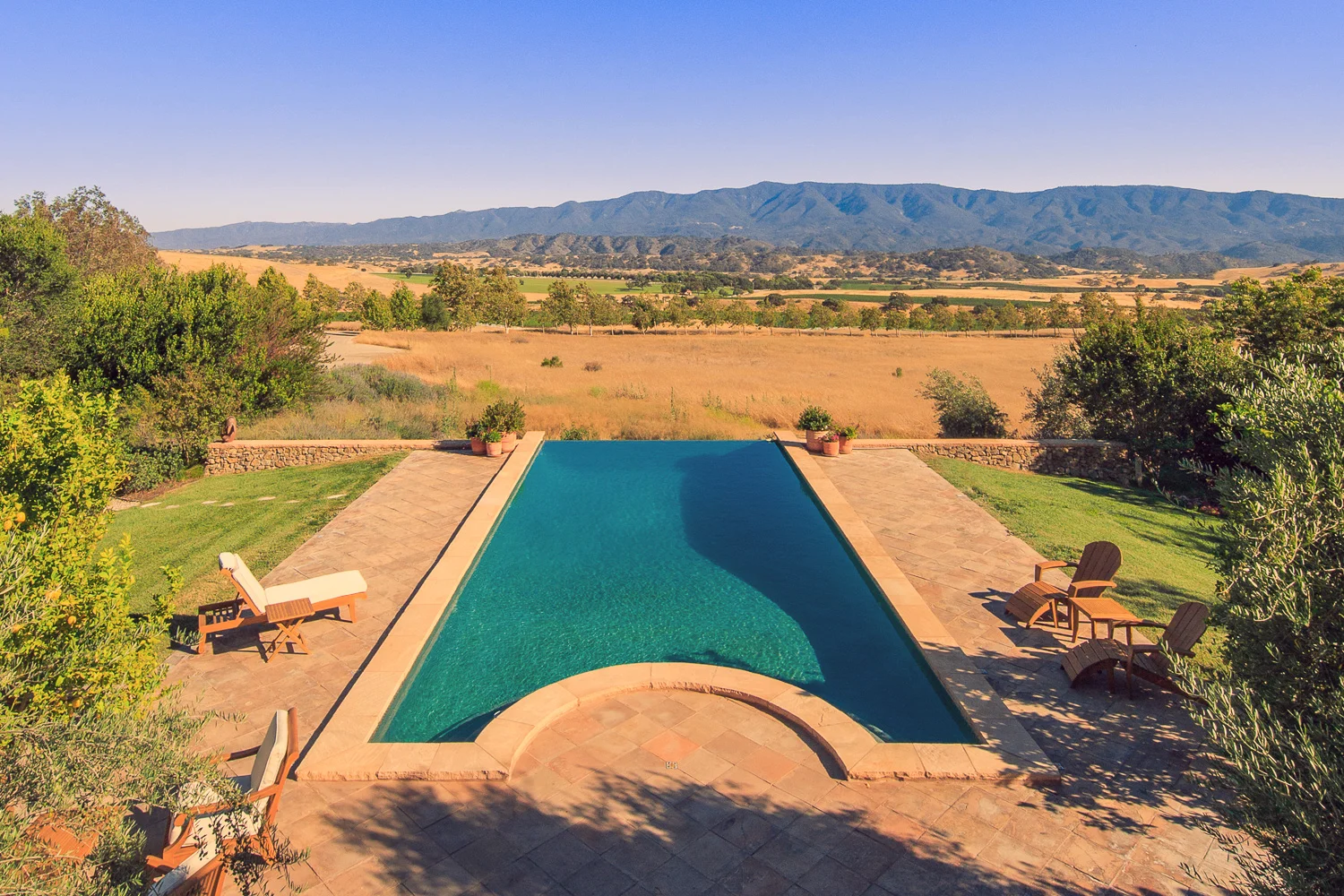 Figueroa.Farms.Exterior.UO4A1370.High.Res.Final.jpg