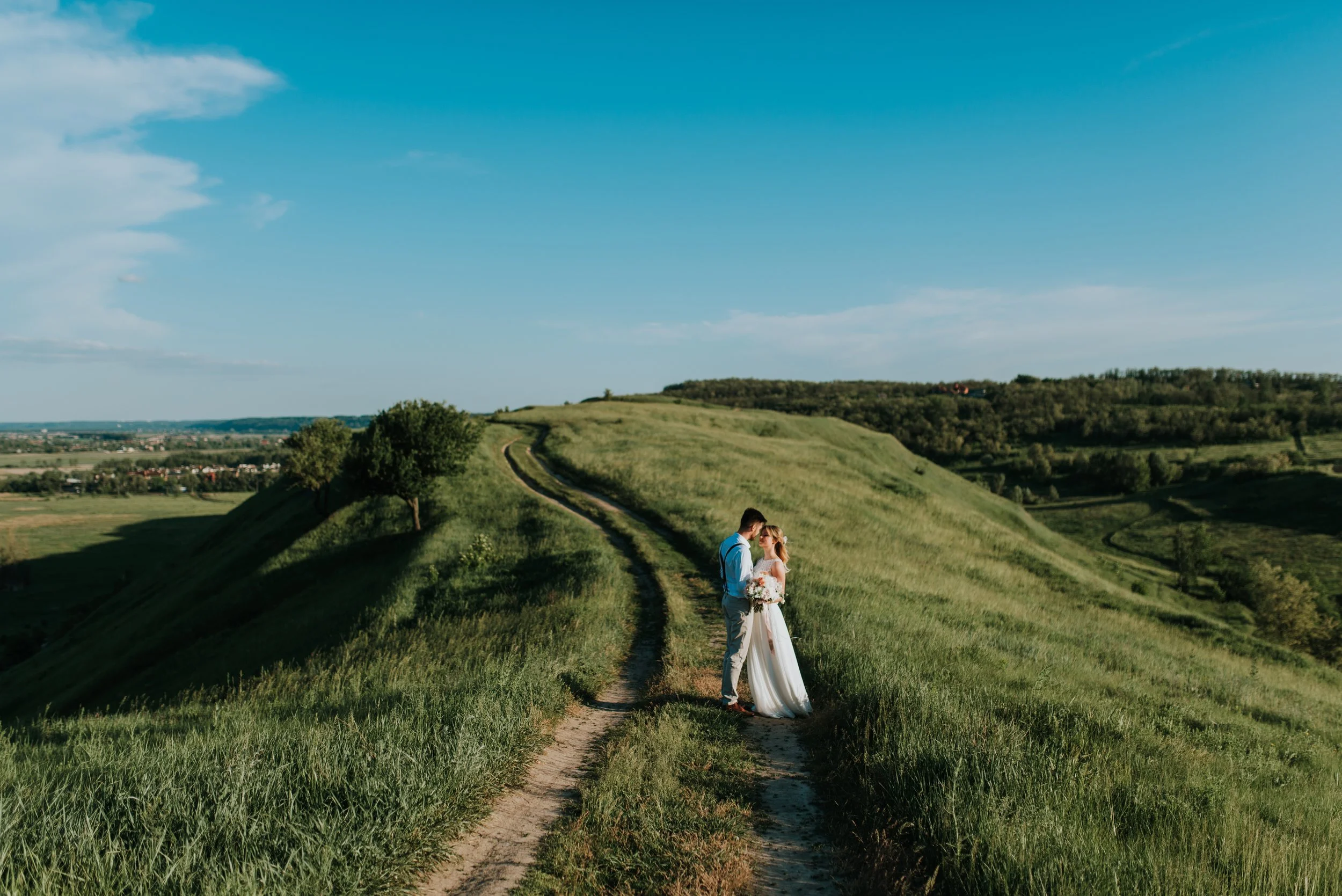 beautiful-bride-bride-and-groom-1721943.jpg