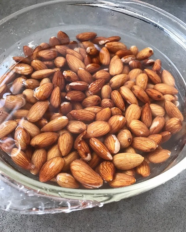 Autumn-Inspired & Outrageously Delicious Homemade Almond Mylk