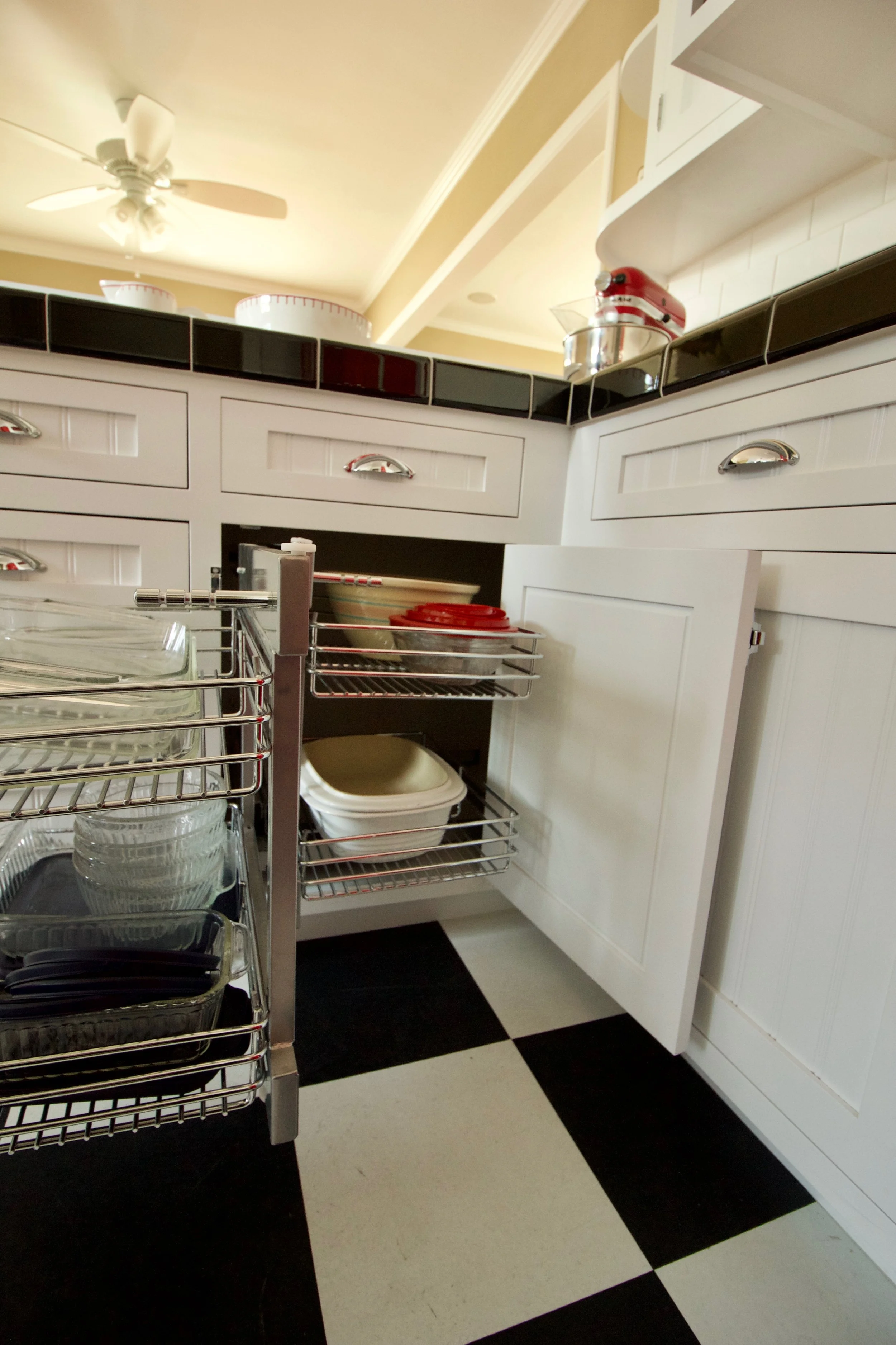 Two-stage pullout corner hardware