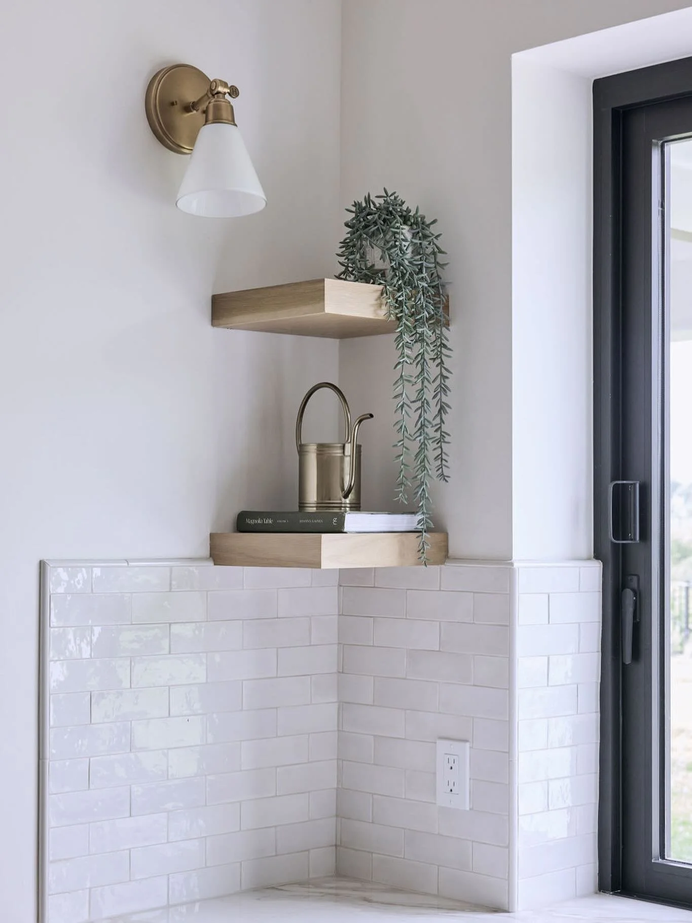 Floating shelves in a corner
#floatingshelves #oak #nativeoakcabinets #kitchen