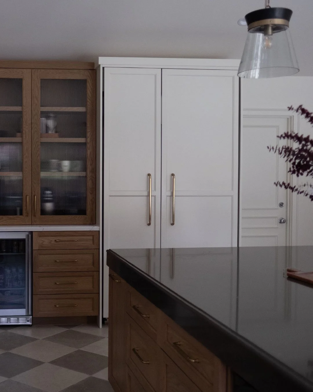 Can refrigerators be beautiful? This panel-ready beast can. ❄️ (Swipe to peek some reeded glass detail and tall pantry).