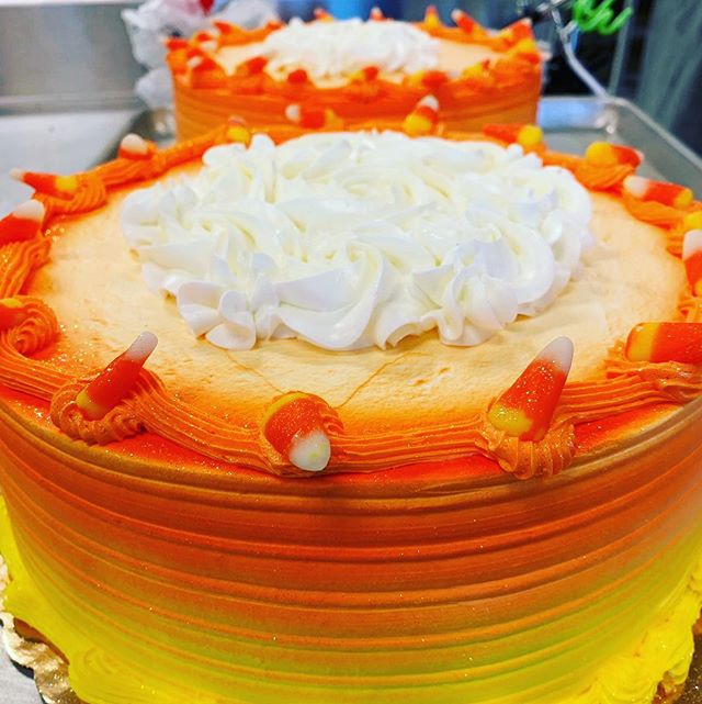 Candy Corn Vibes 🧡💛An exciting Fall Treat!
#candycorncake #candycorn #instagood #instafood #dmv #fall #fallcake