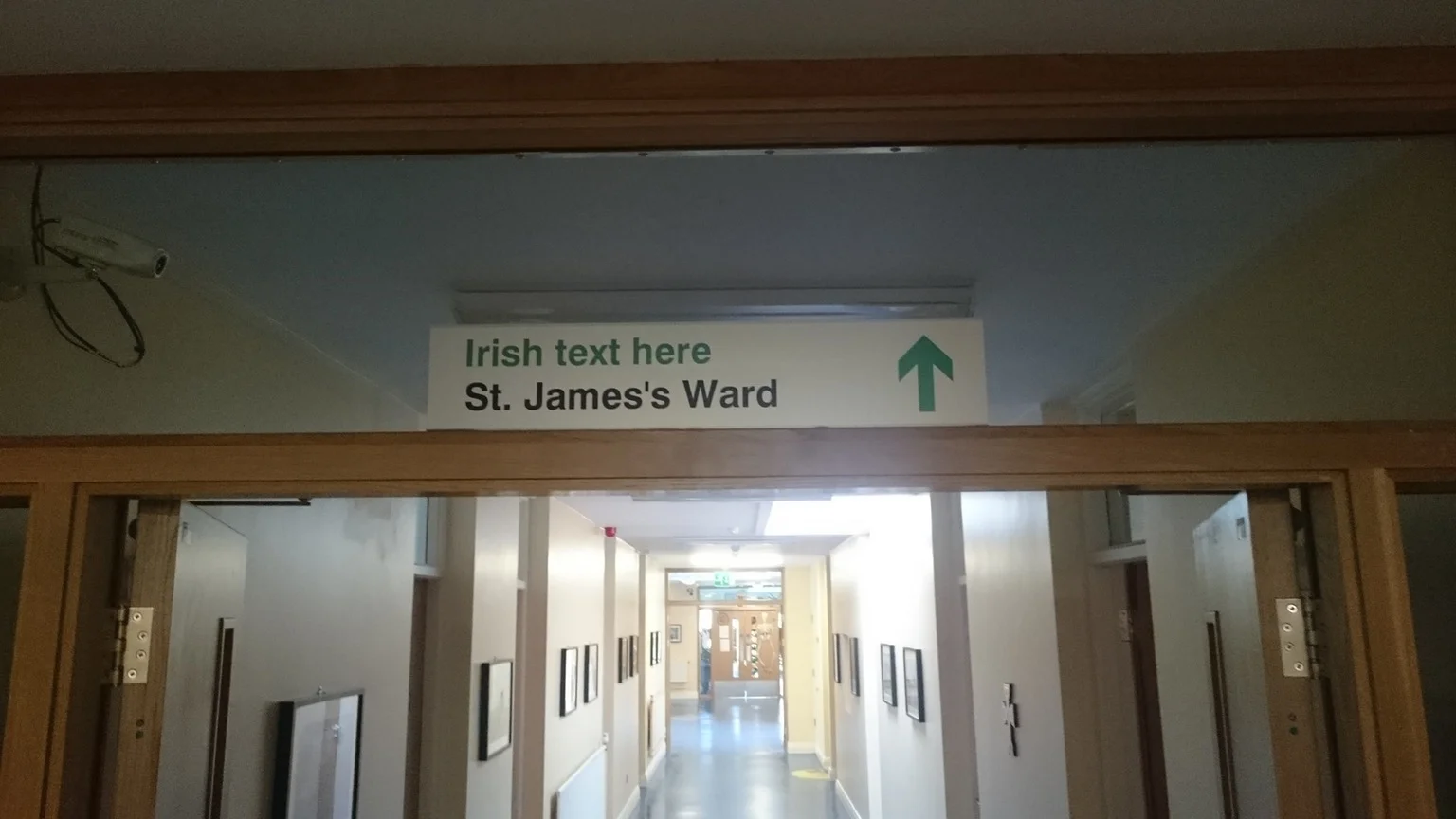 Sign with missing Irish translation in a Dublin Hospital. Source: https://redd.it/57yrum