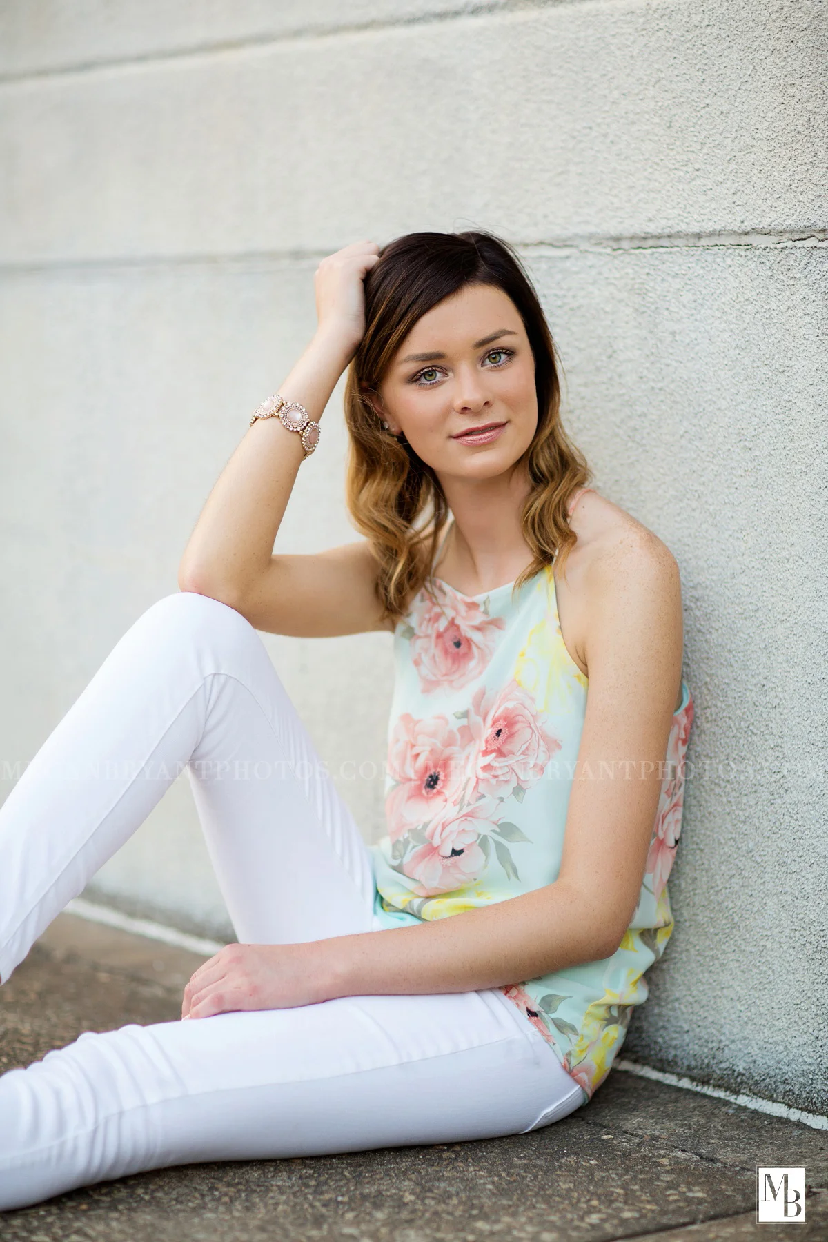 How about white denim? Lindsey nailed this outfit, giving these white jeans a dressy look by adding such a chic top! 