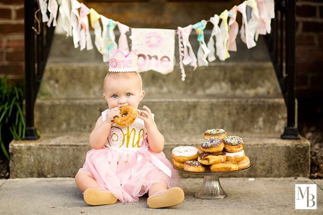 Now that she&rsquo;s ONE, I thought I&rsquo;d share some donut smash shots! 🍩