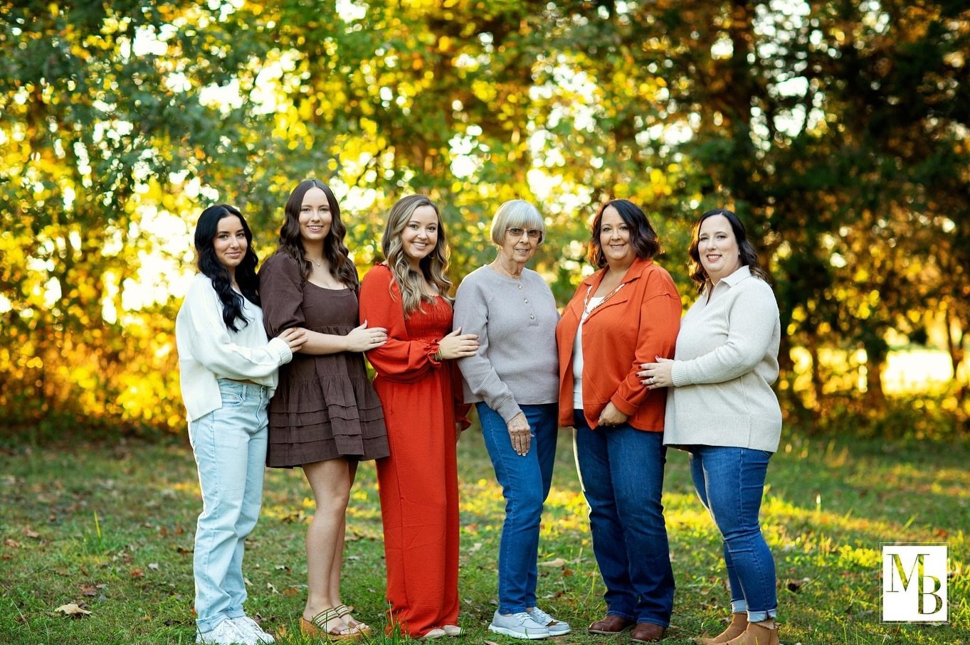 Loved this extended family session so much! That light though! 😍

I can squeeze in prob 2 more sessions into November if you&rsquo;re flexible! Photos also make wonderful Christmas gifts:)