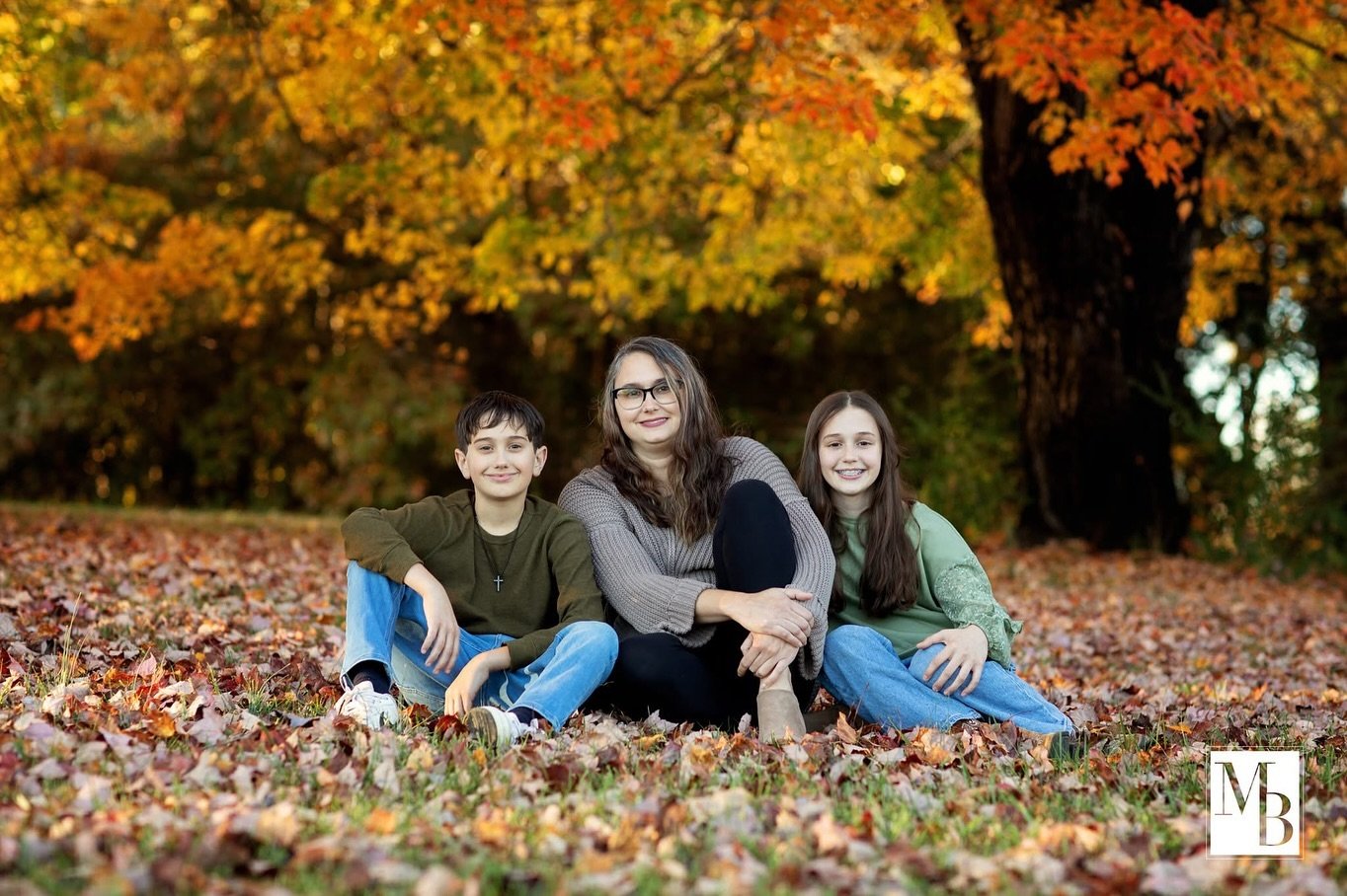 Happy Thanksgiving, yall! I hope you enjoy time today with those you love most! 🦃🍽🍁❤️

The sweetest Mama and her kids, I just loved my time with them! 🤗