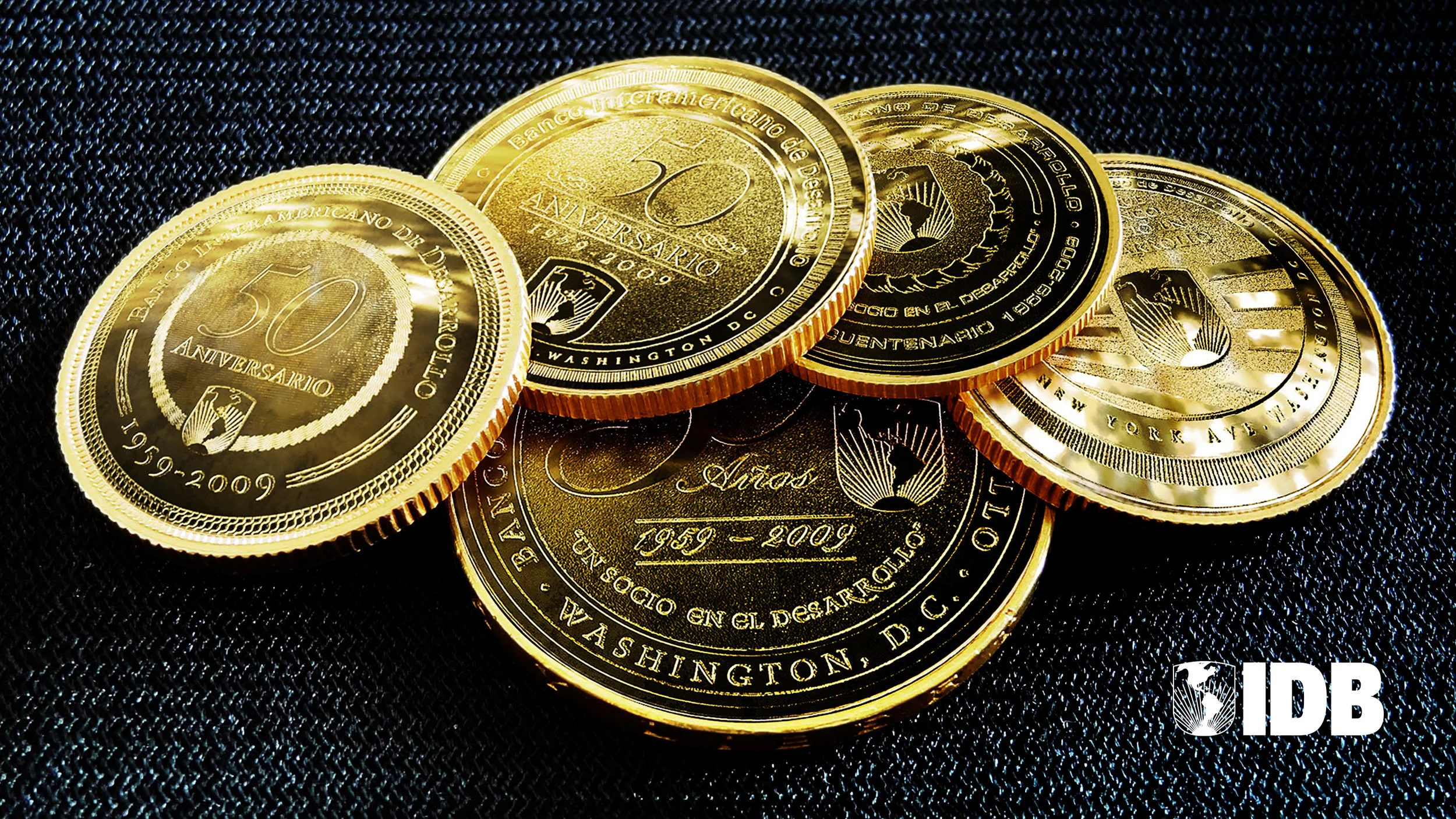 IDB_50_Años_Monedas3D.jpg
