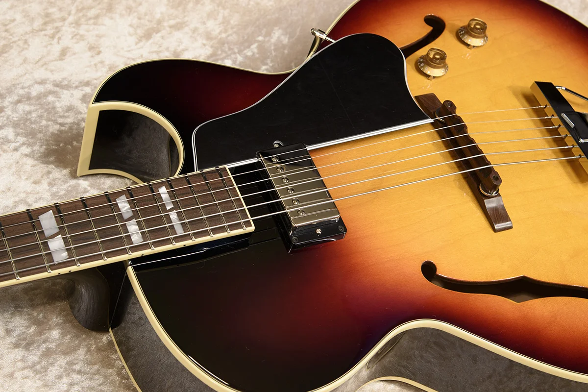 ギター Archtop Tribute AT105 / Late 