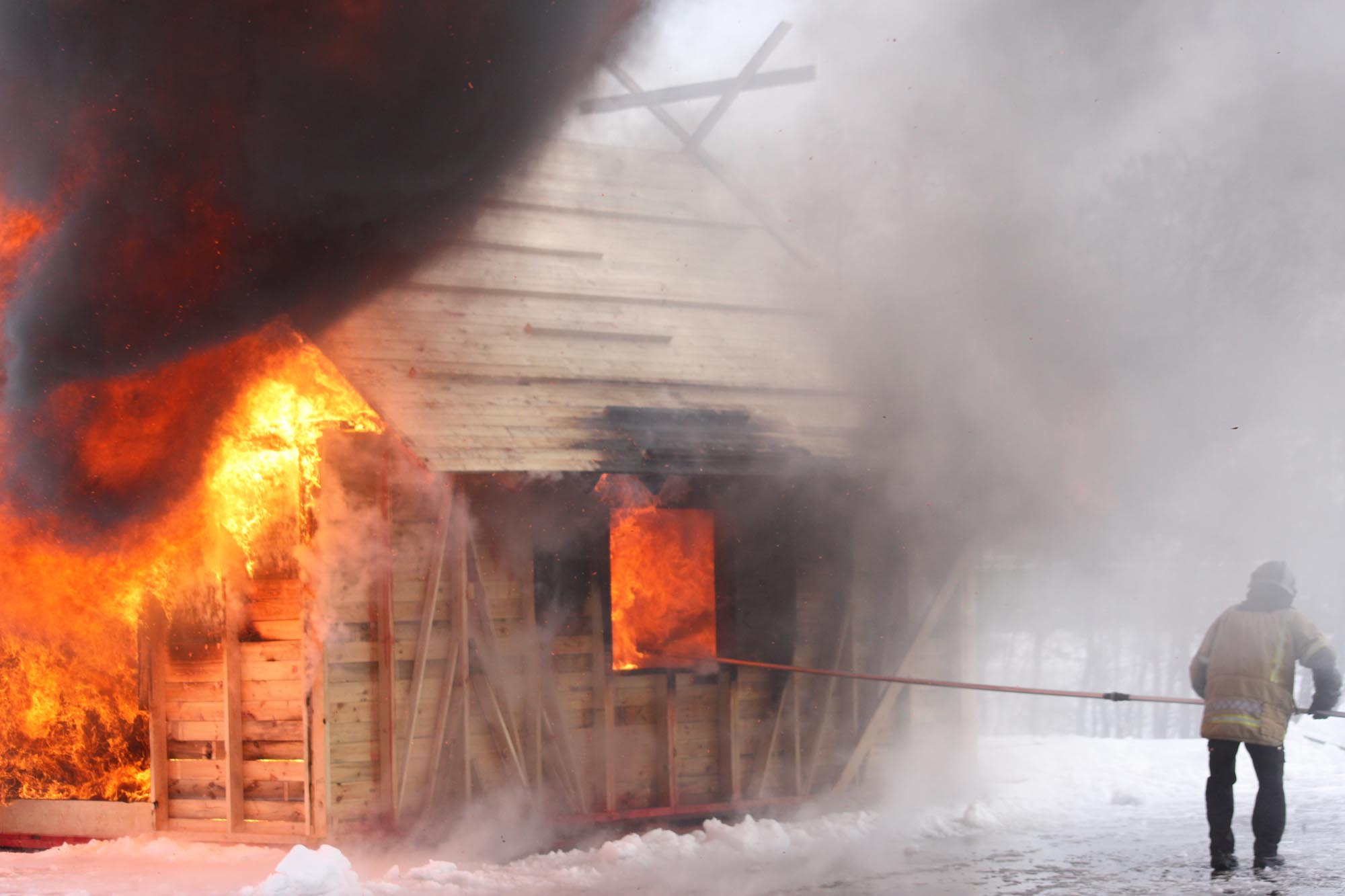 firelance-putting-out-a-fire.jpg