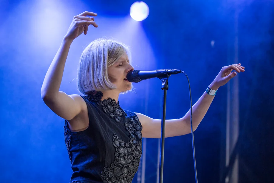 AURORA - GIG REVIEW