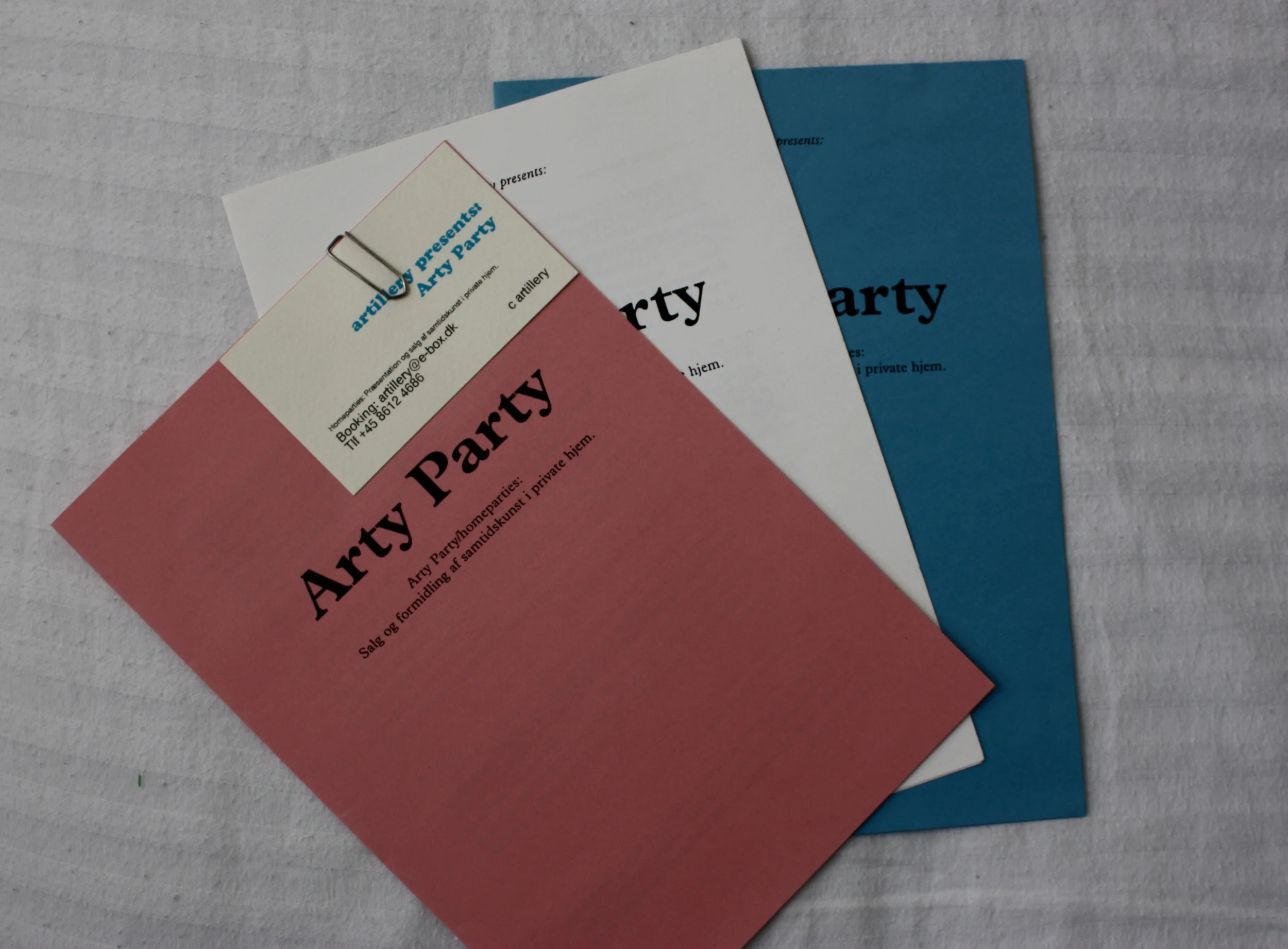 Arty Party-folderen, der informerede om hvordan og hvorledes et home party med artillery kunne arrangeres - konceptet tog afsæt i dialog omkring artillerys IKEA-EDITION, der bestod af multiples, og var en stor succes. Artillery brugte også visitkort og mercandicses og vi legende i det hele taget meget med en underspillet business-profil.