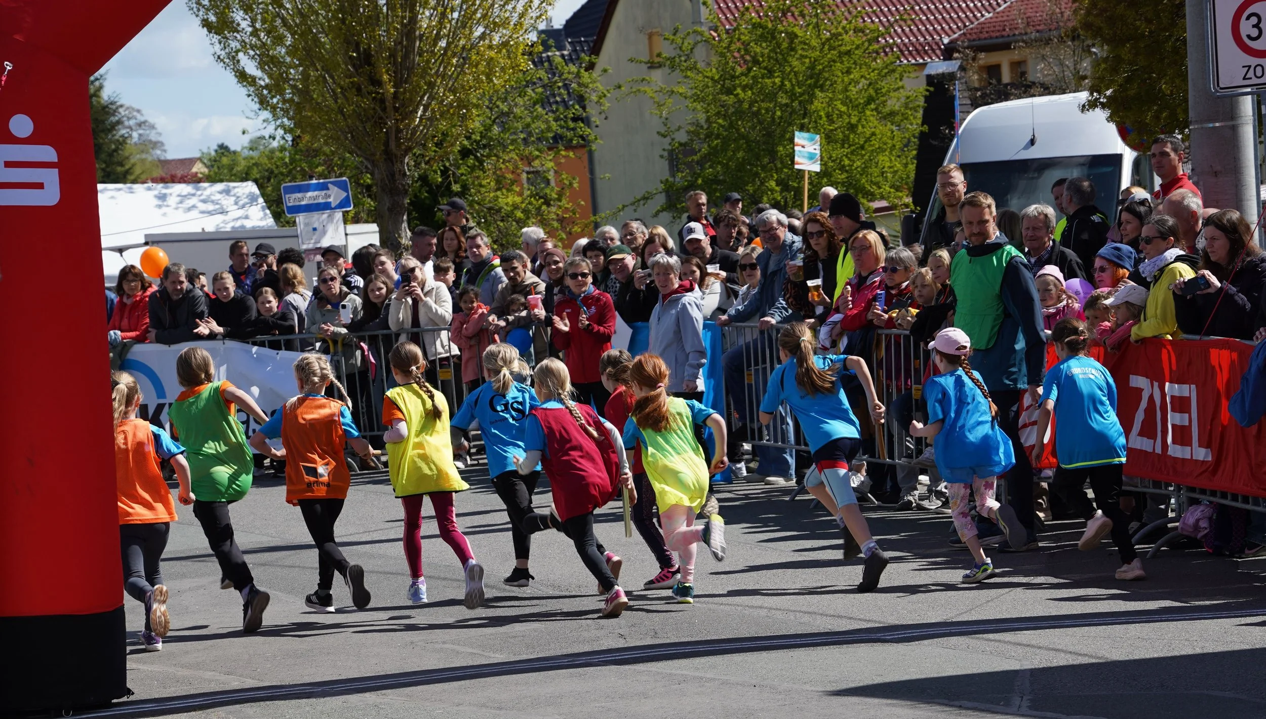 Staffelstart Mädchen 2.jpeg