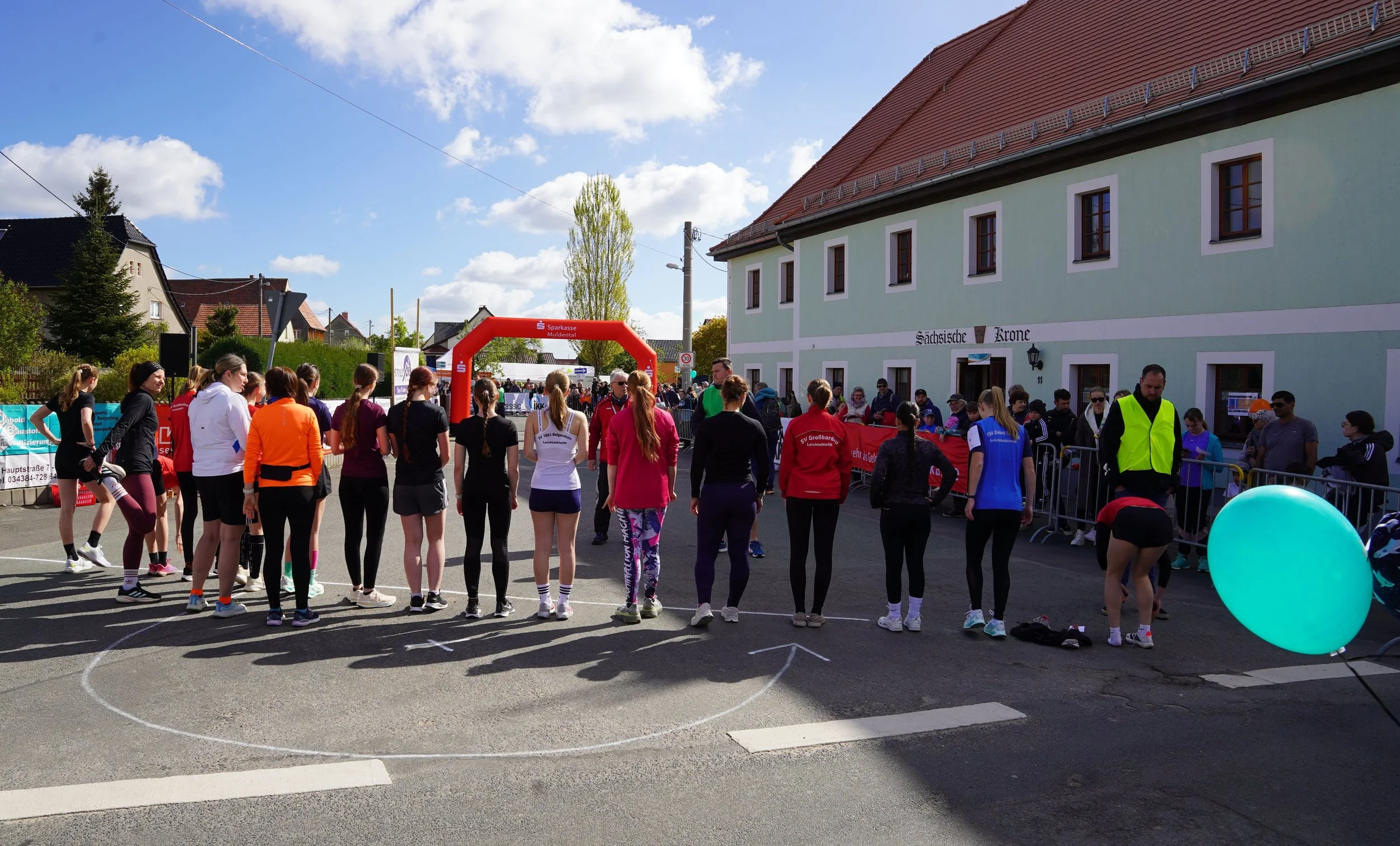 Vor dem Start Frauen.jpeg