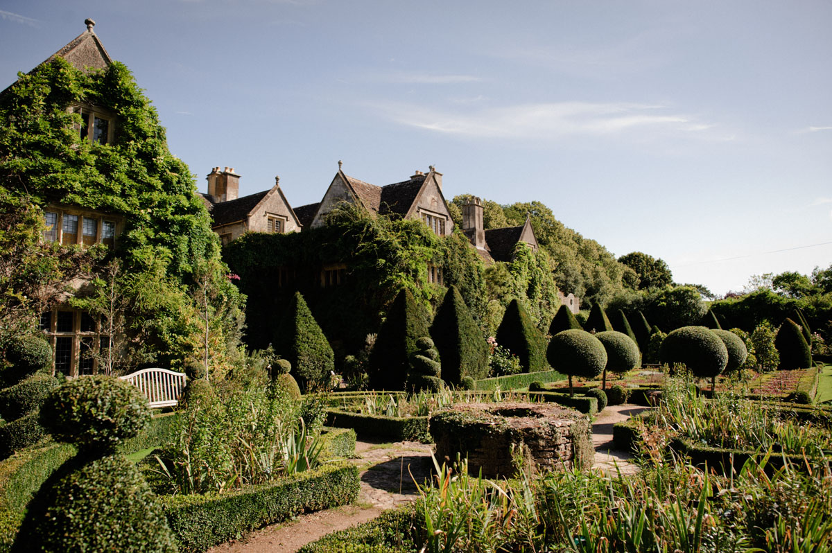 Abbey-House-Gardens-Wedding-Photographer-002.jpg