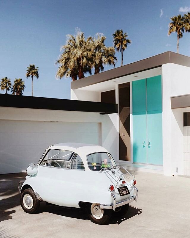 #midmod #monday in #PalmSprings with the perfect #quarantine car.... #Repost @localwanderer