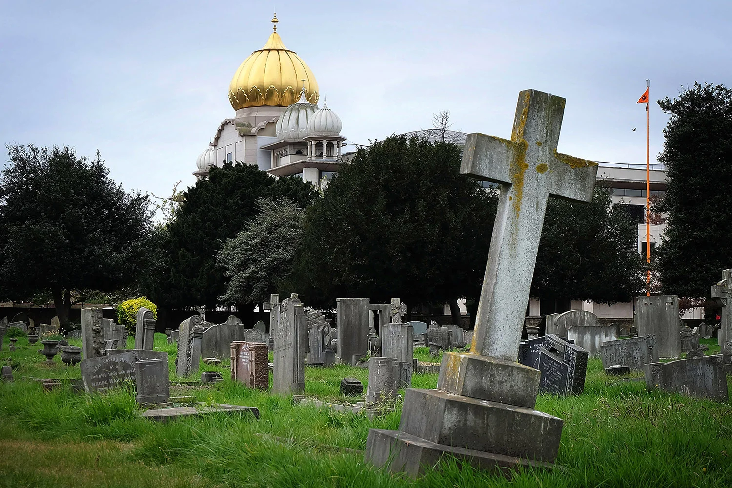 Gurdwara Sri Guru Singh Sabha and Havelock Cemetery in Southall