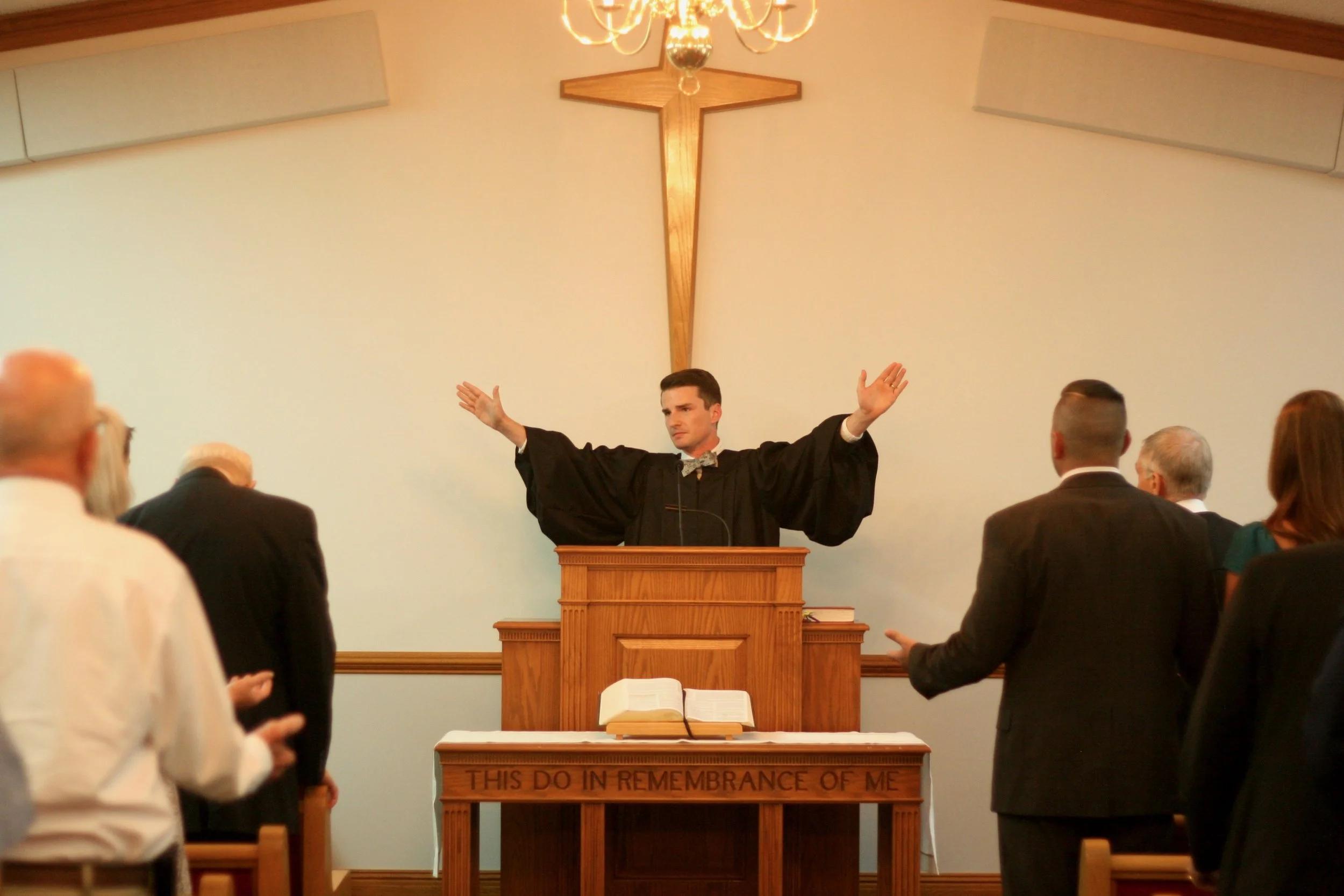 Pastor Stephen delivers the Benediction