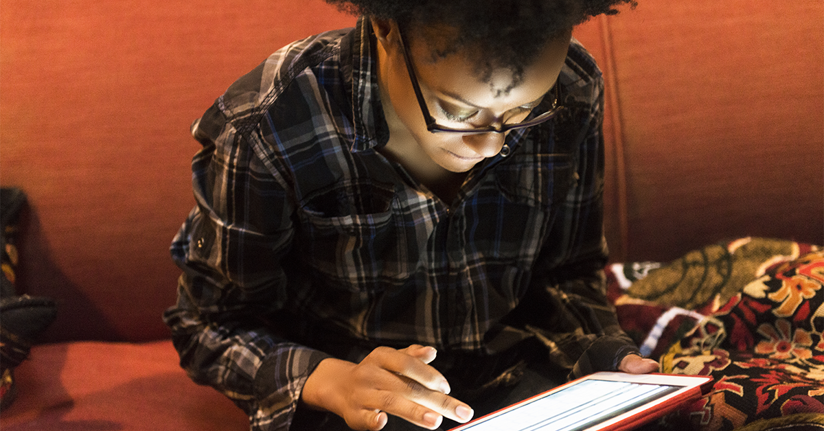 smart-woman-tablet.png
