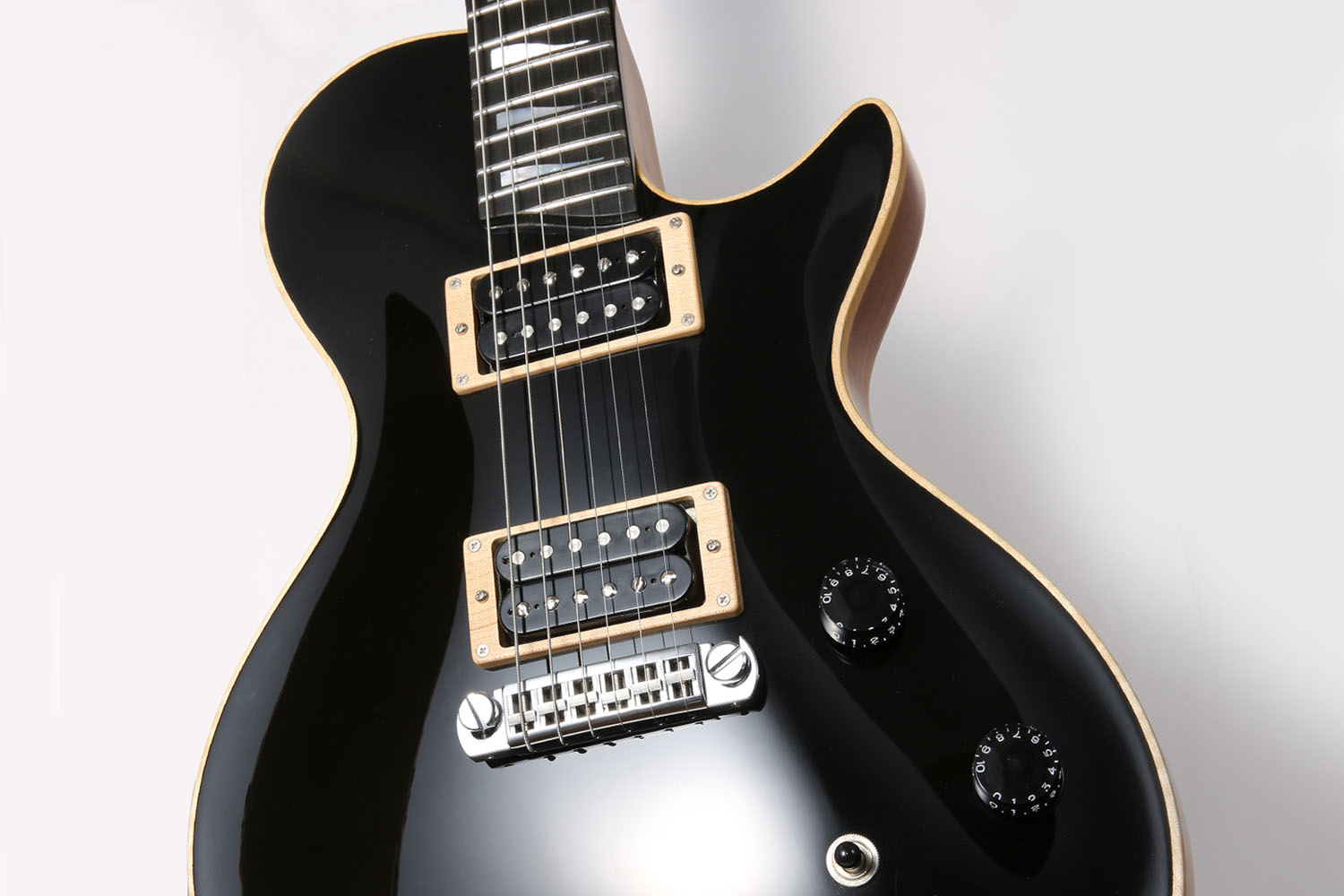 Case J1 Ebony