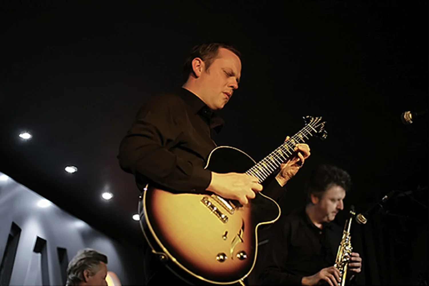 Phil Robson endorses J3 semi-hollow