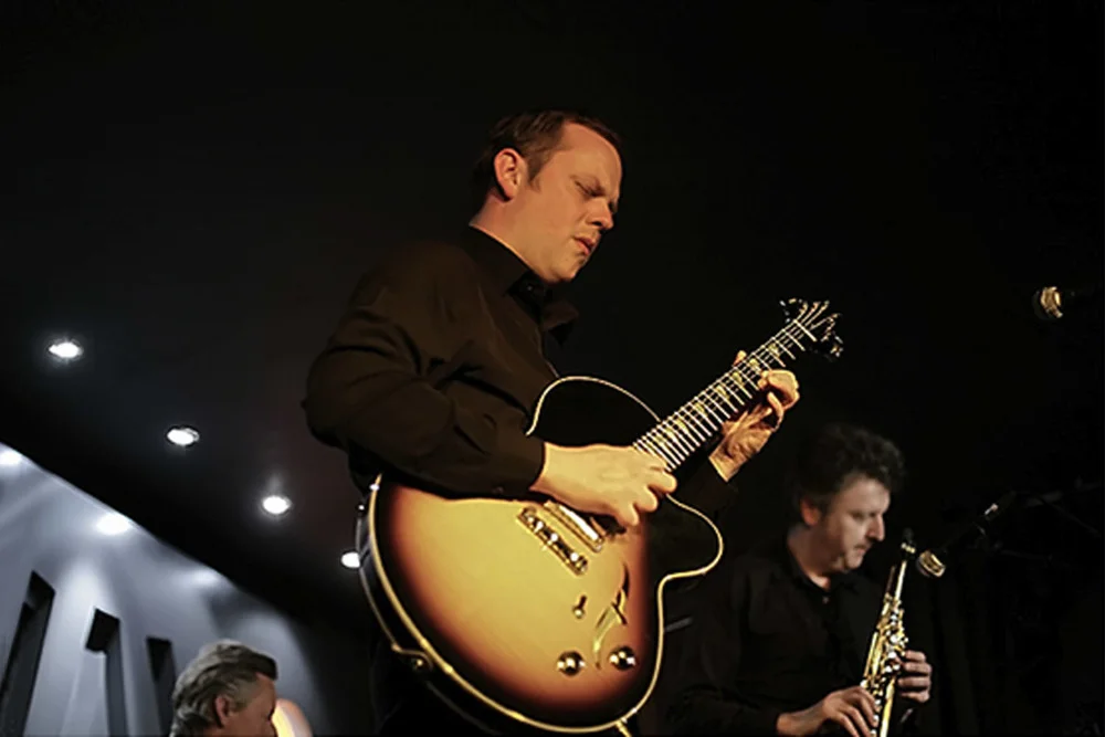 Phil+Robson+J3+semi-solid+archtop.jpg