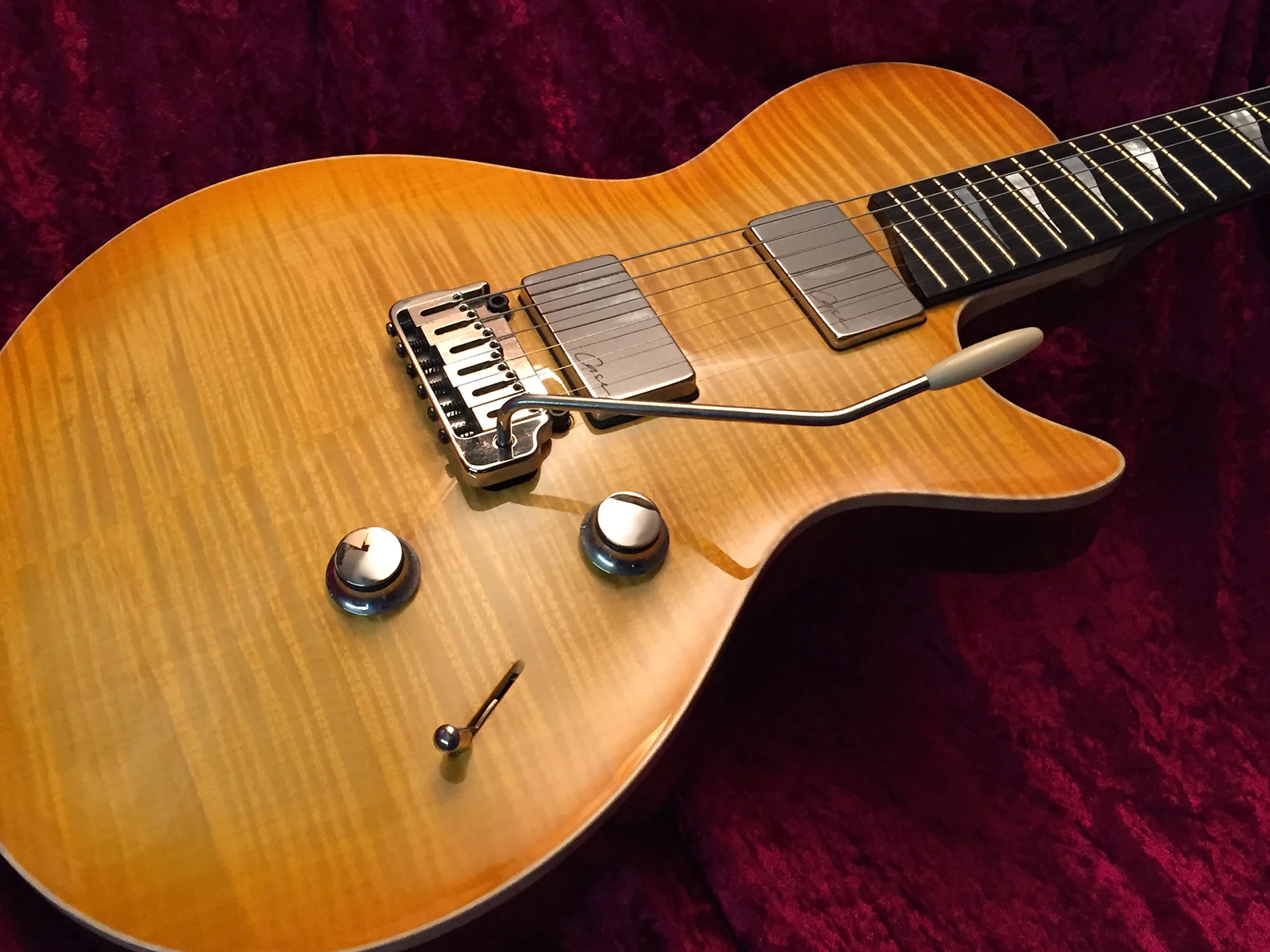 J1 Classic 24E lemon burst