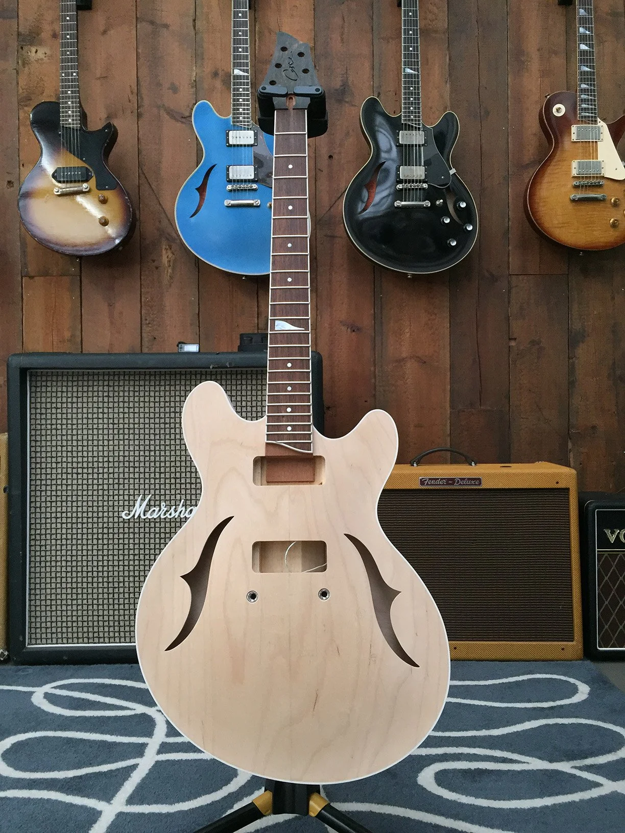 J25 Semi-hollow