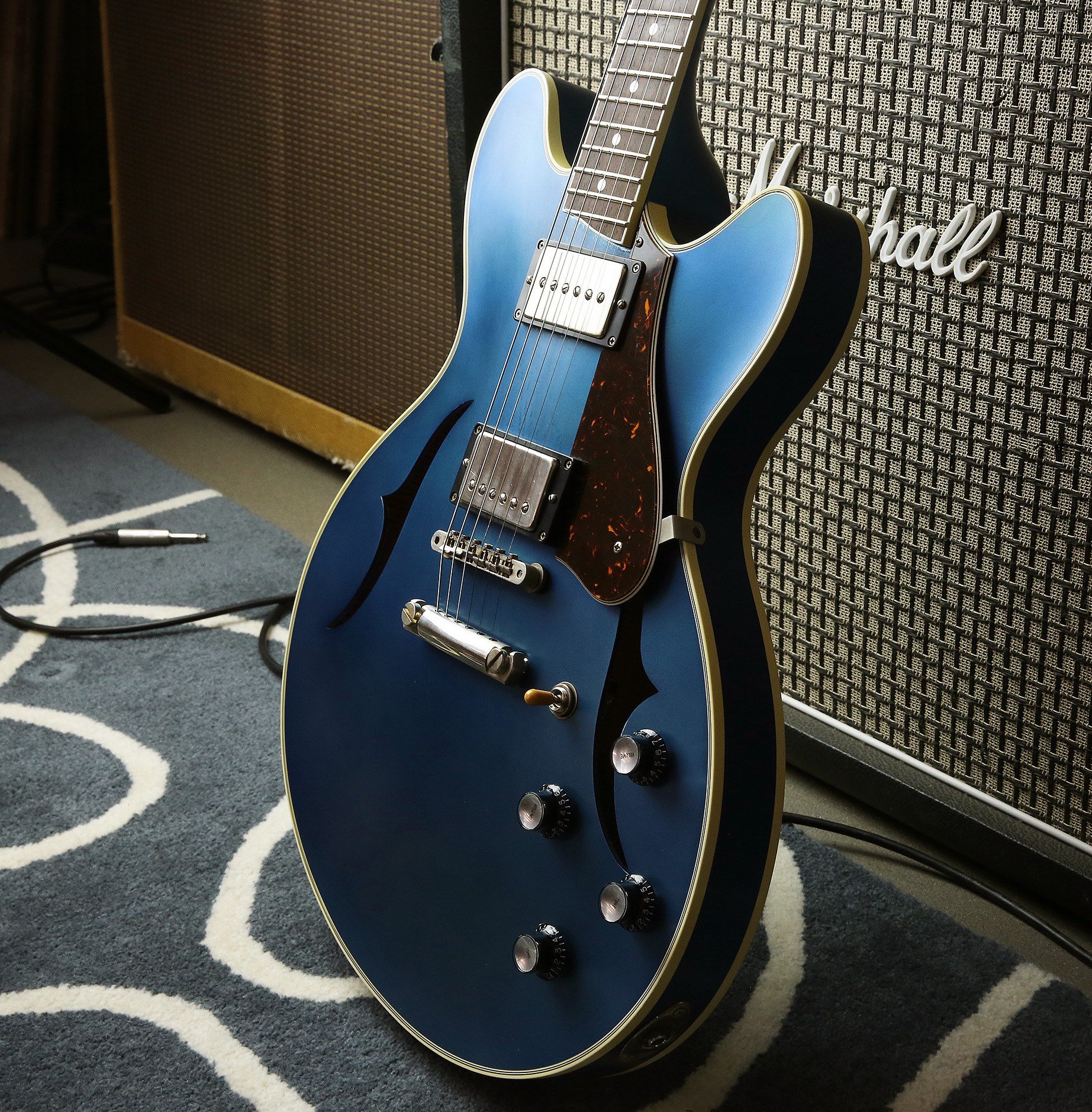 J35 Semi-hollow  VS
