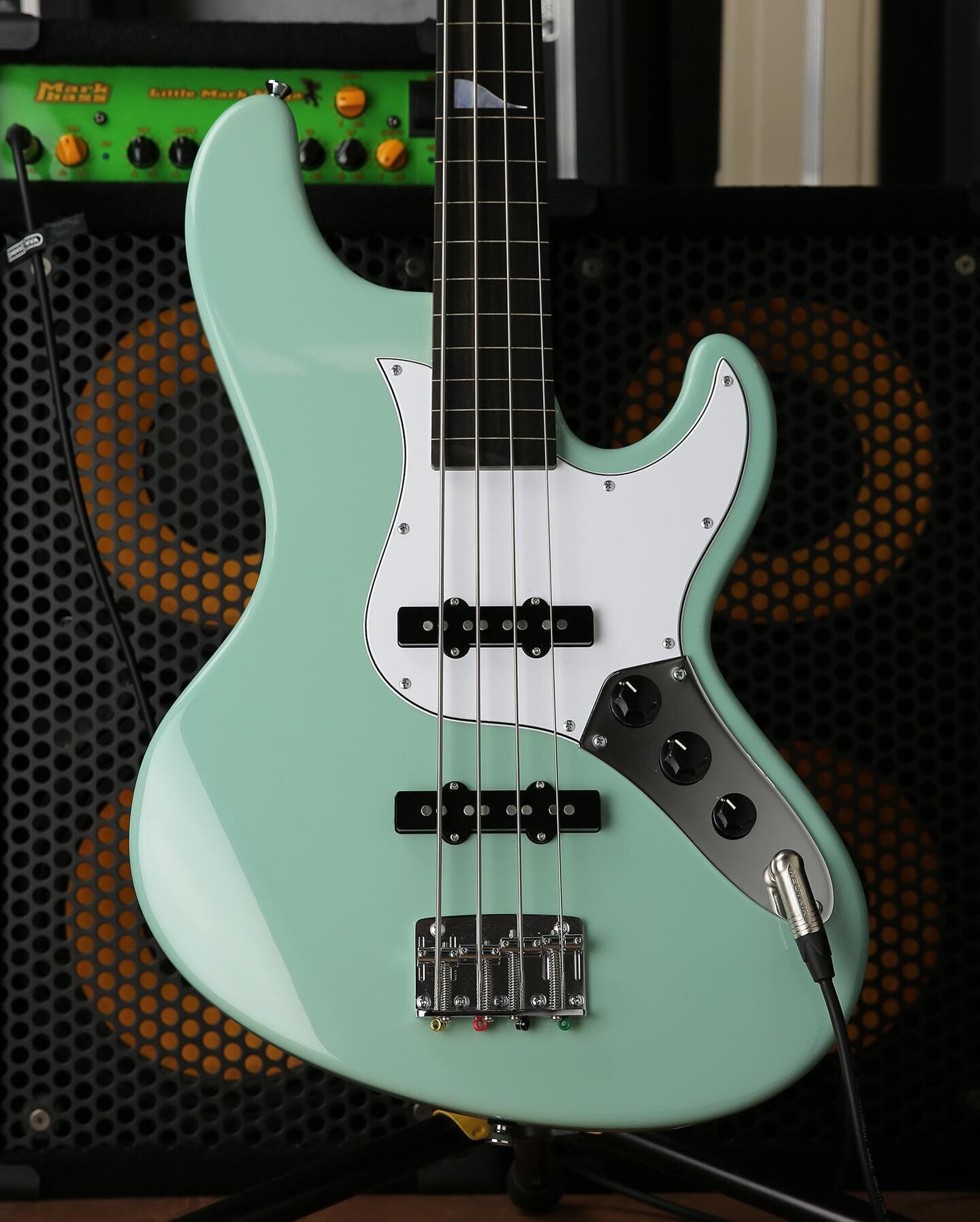 New BJZ bass! Inspired by Jaco Pastorius, our customer wanted his to be fretless and chose surf green for a vintage vibe. Bare Knuckle &lsquo;60 PE pickups give a defined bottom end, punchy mids and clear highs. Available fretless or fretted and in a