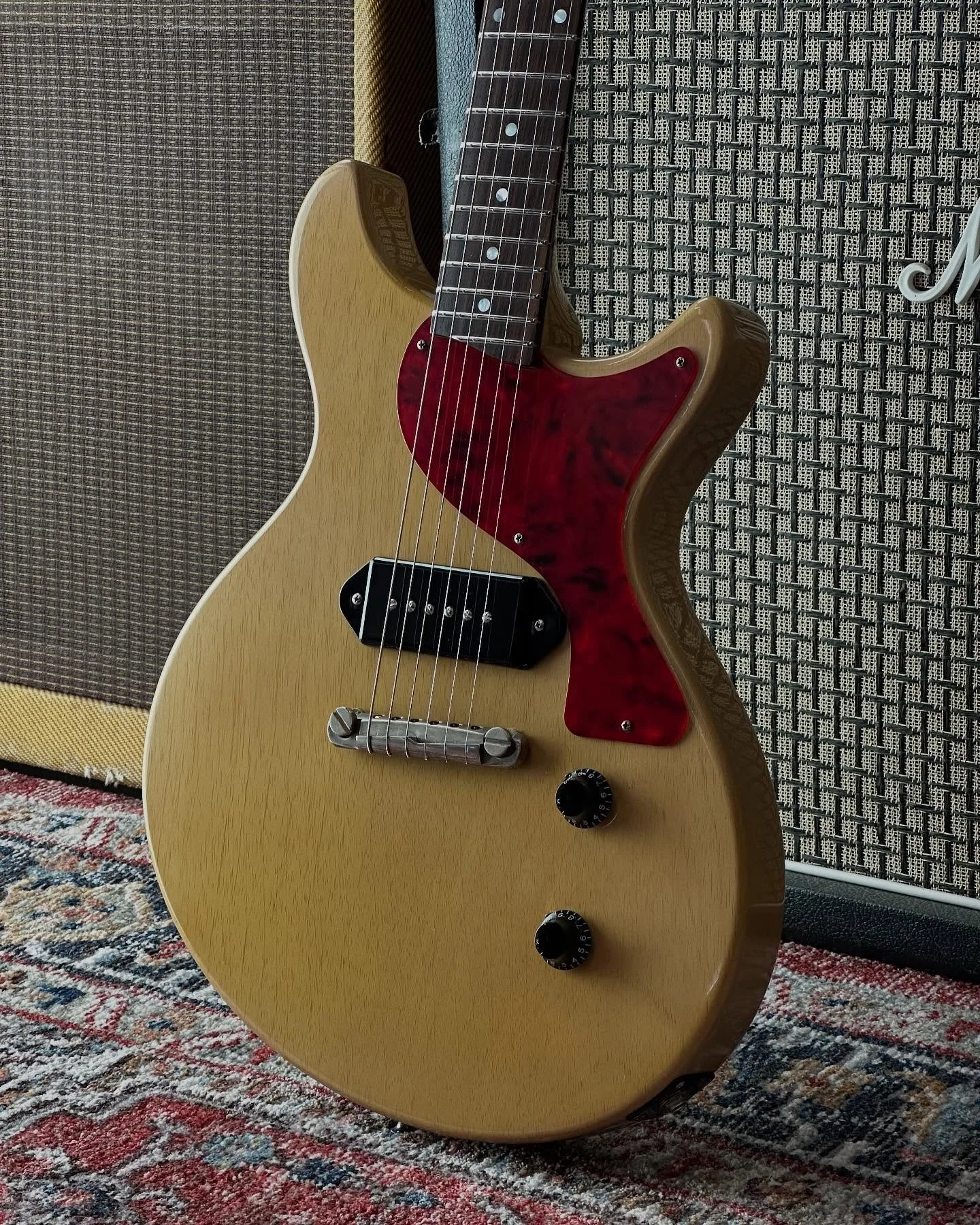 Our first J1 junior double cut. Weighs only 5.5lbs! Spanish cedar solid body and quarter sawn neck. Easy access to all frets. #caseguitars #doublecutguitar #onlyonepickup #dailyguitar #guitarist #butterscotchblonde #tvyellow