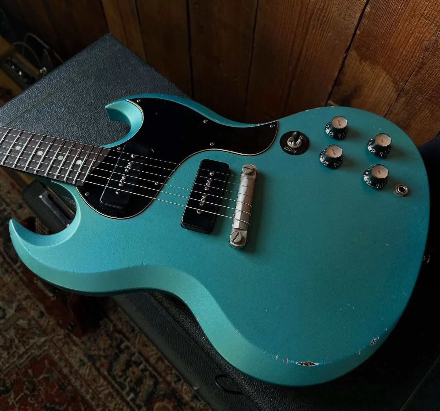 Inspire your playing with a JS Special Vintage Series. Aged Pelham blue, Bare Knuckle soapbars, Mojoaxe compensated bridge. #caseguitars #sgspecial #guitar #bareknucklepickups