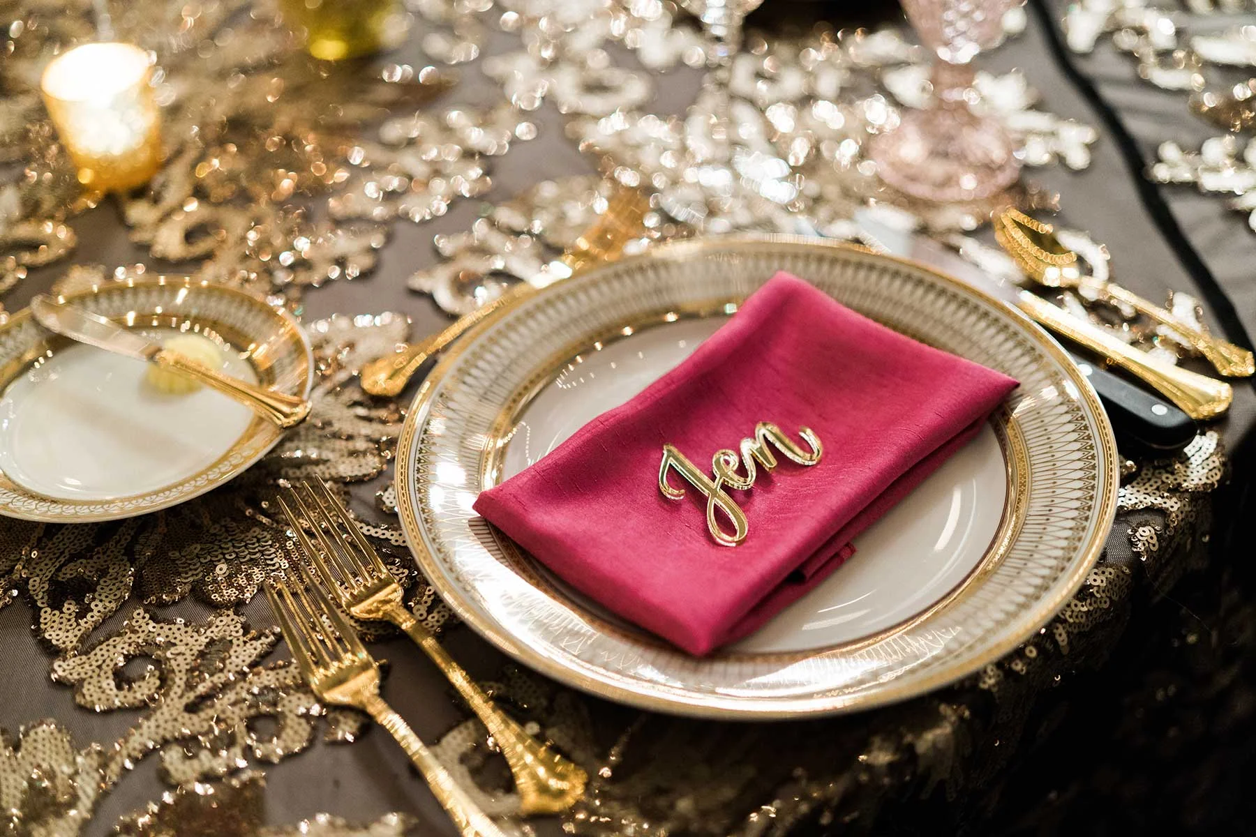 Wedding-venue-table-setting-sequin-linen-Modern-Day-Events.jpg
