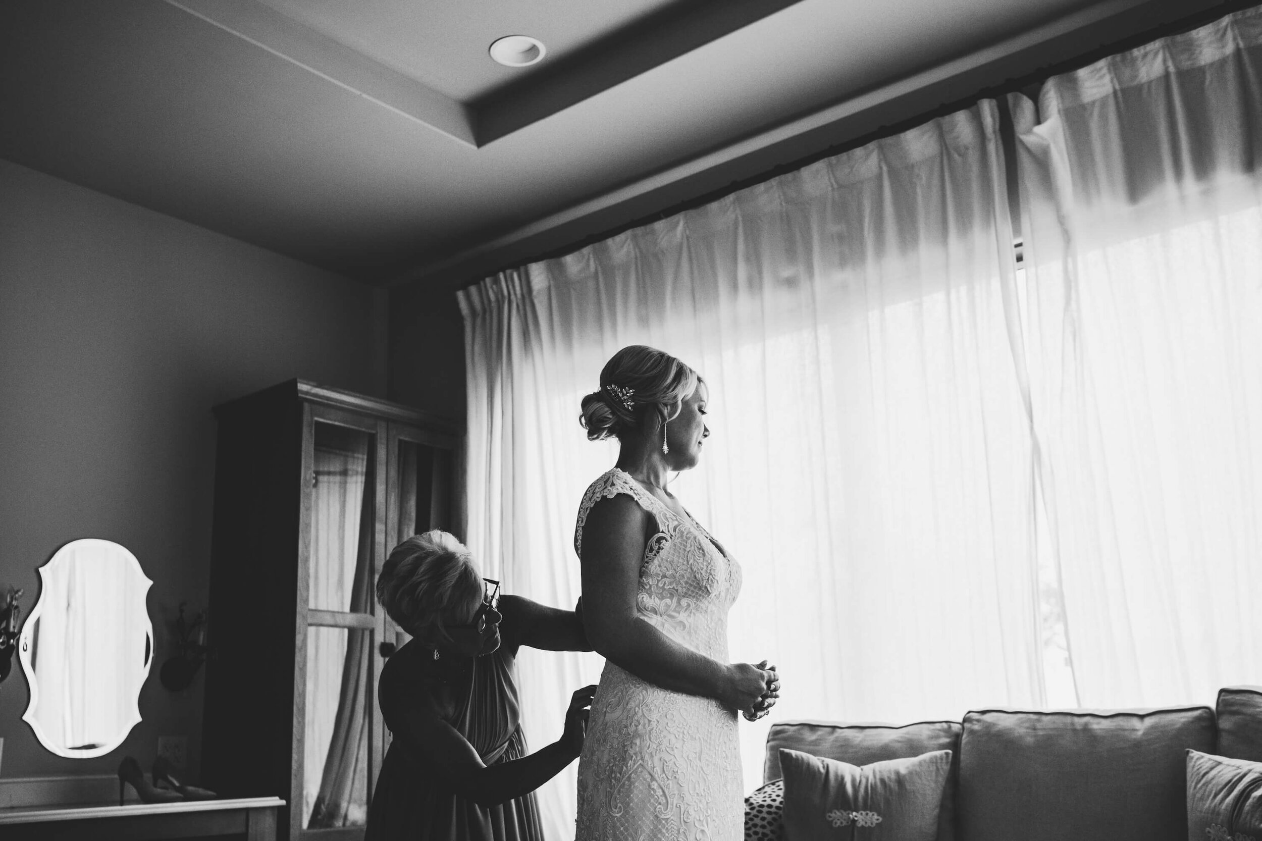 engle-olson-austin-summer-wedding-dancing-first-dances-getting-ready-23.jpg