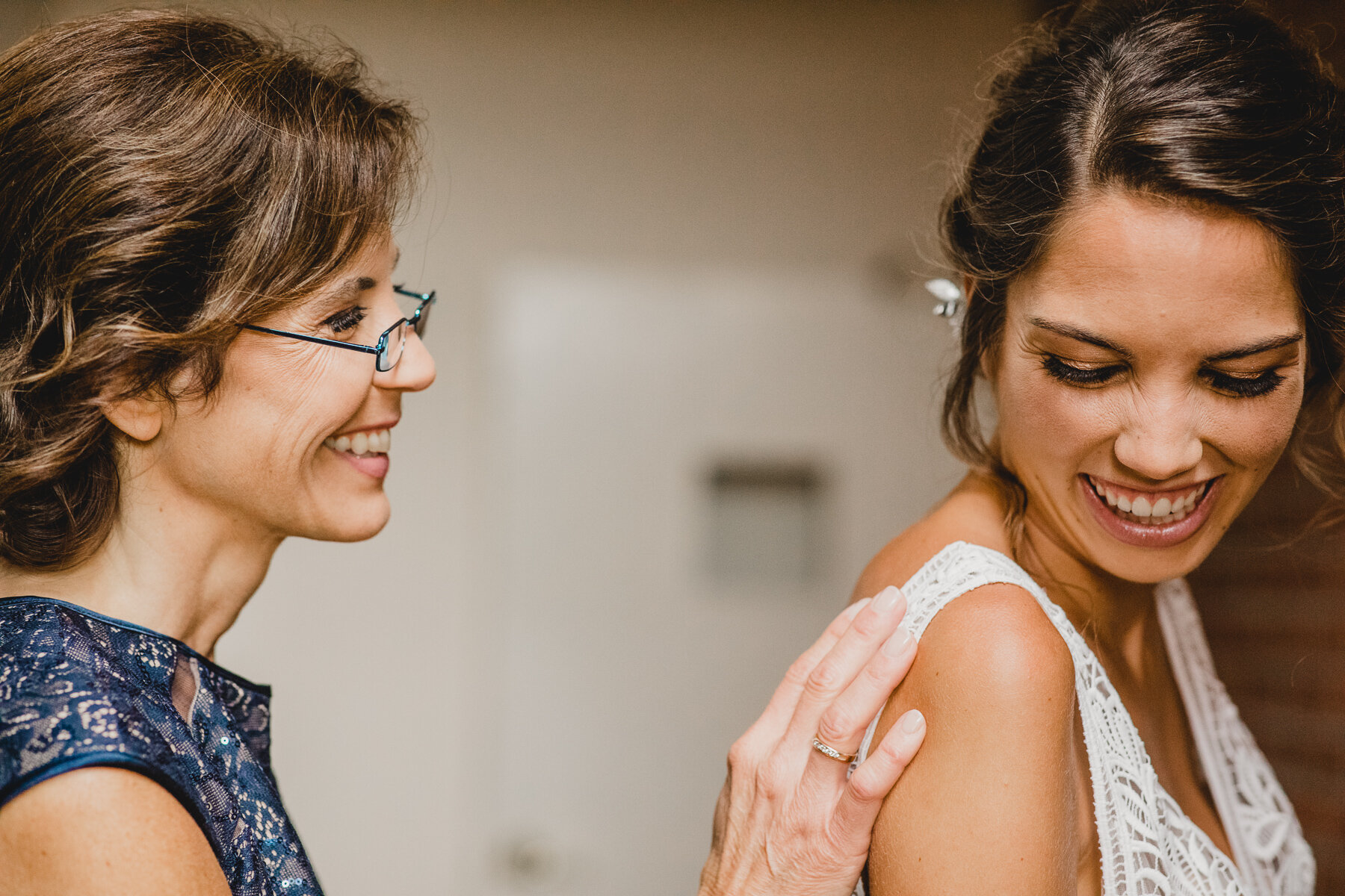 engle-olson-steph-zach-michigan-wedding-getting-ready- (138 of 213).jpg