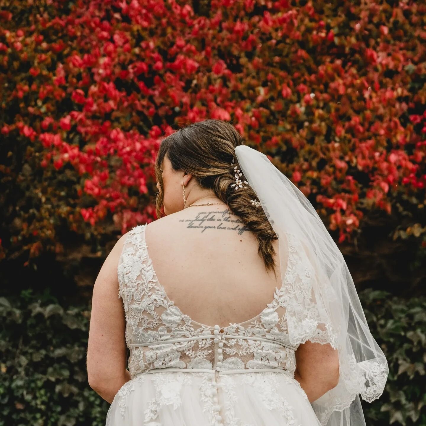 Kayla + Eric...and Taylor Swift.⁠ ⁠🫶🏼
⁠
. vendors .⁠
Brice: @kayla_charlton_
dress: @weddingshoppeinc⁠
hair: @pal.in.drome.llc⁠
makeup: @warpaintbeautyagency⁠
venue: @insightbrewing⁠
catering: @sawatdeethaimn⁠
cake: Jessie Stravinskas / @thelittleg