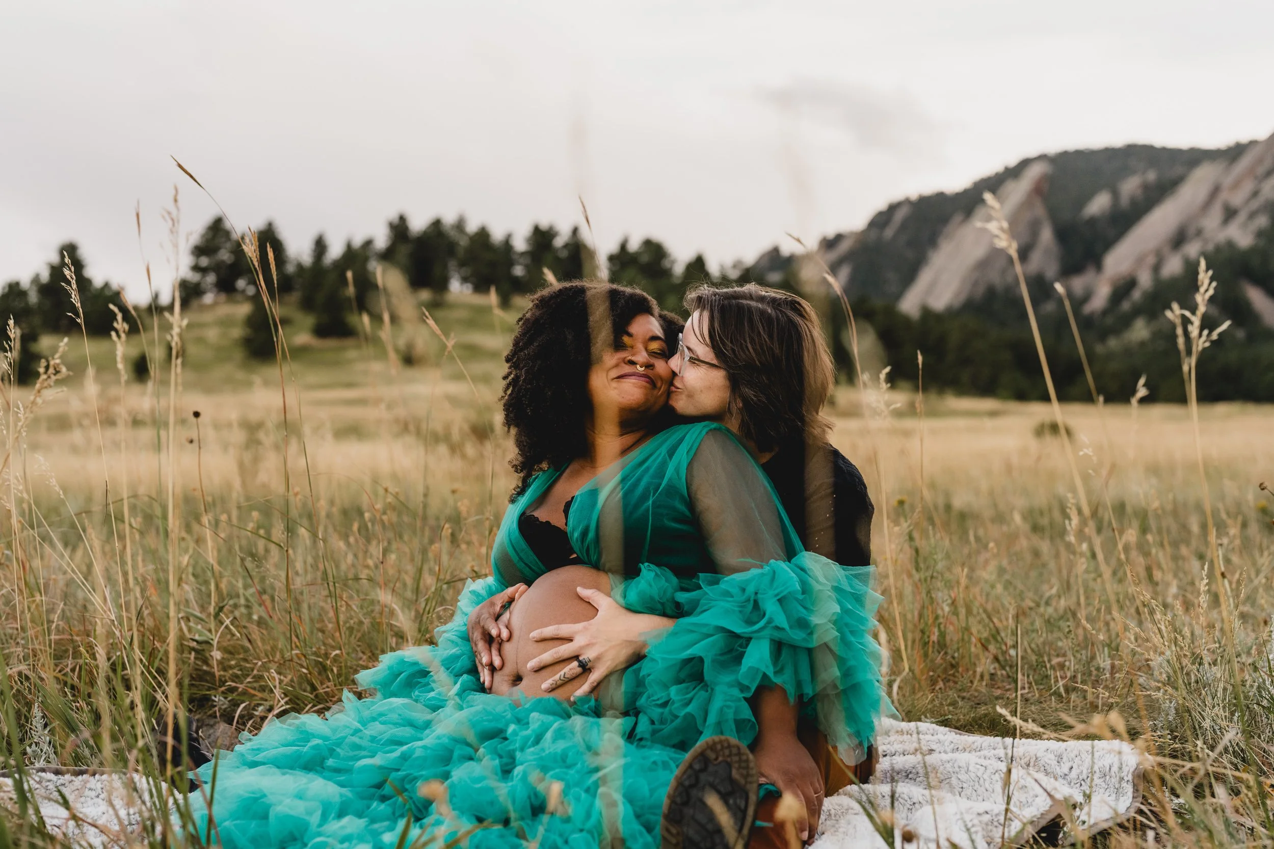 engle-olson-chloe-carly-colorado-maternity-session-previews-7.jpg
