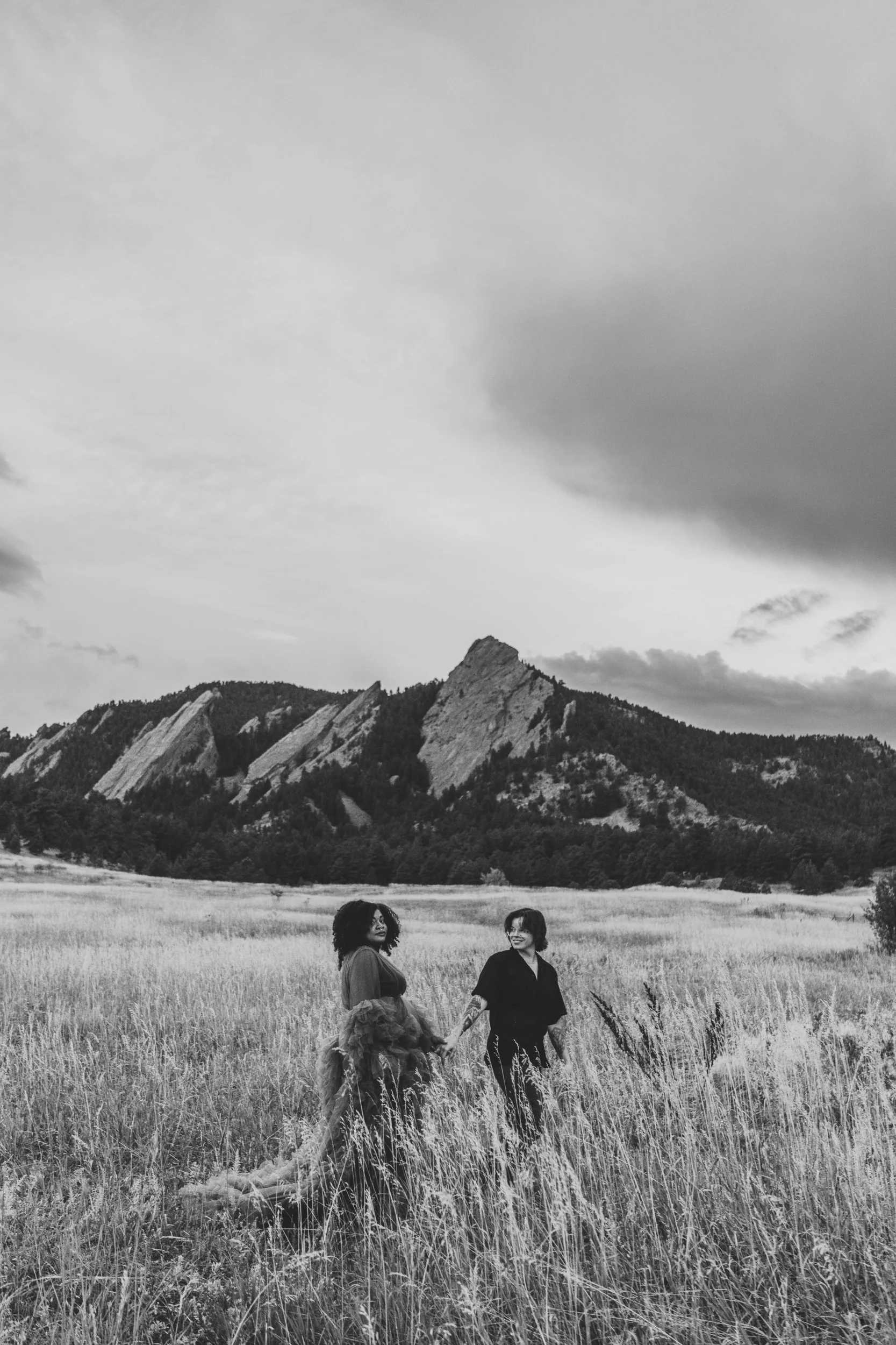 engle-olson-chloe-carly-colorado-maternity-session-previews-14.jpg
