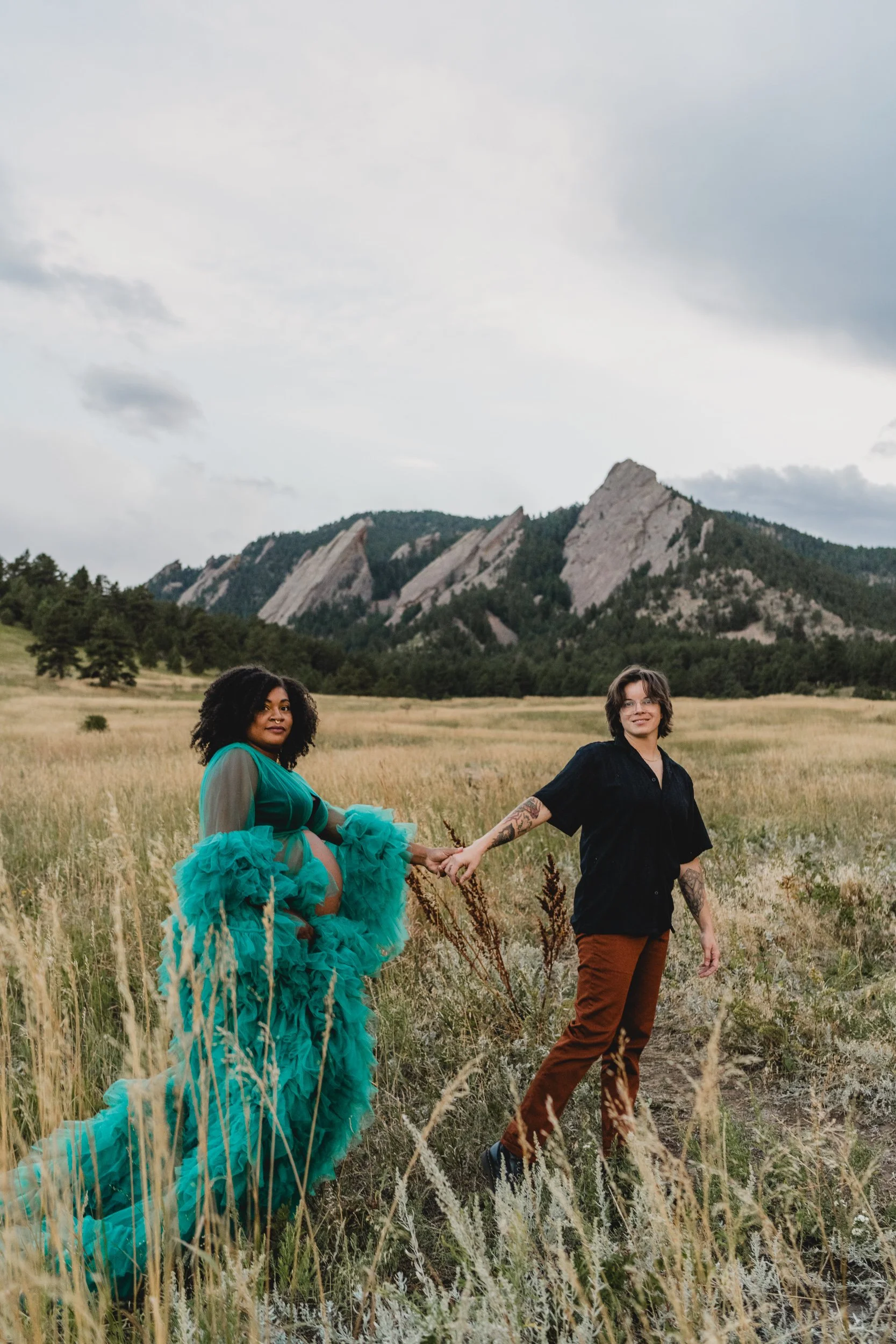 engle-olson-chloe-carly-colorado-maternity-session-previews-15.jpg