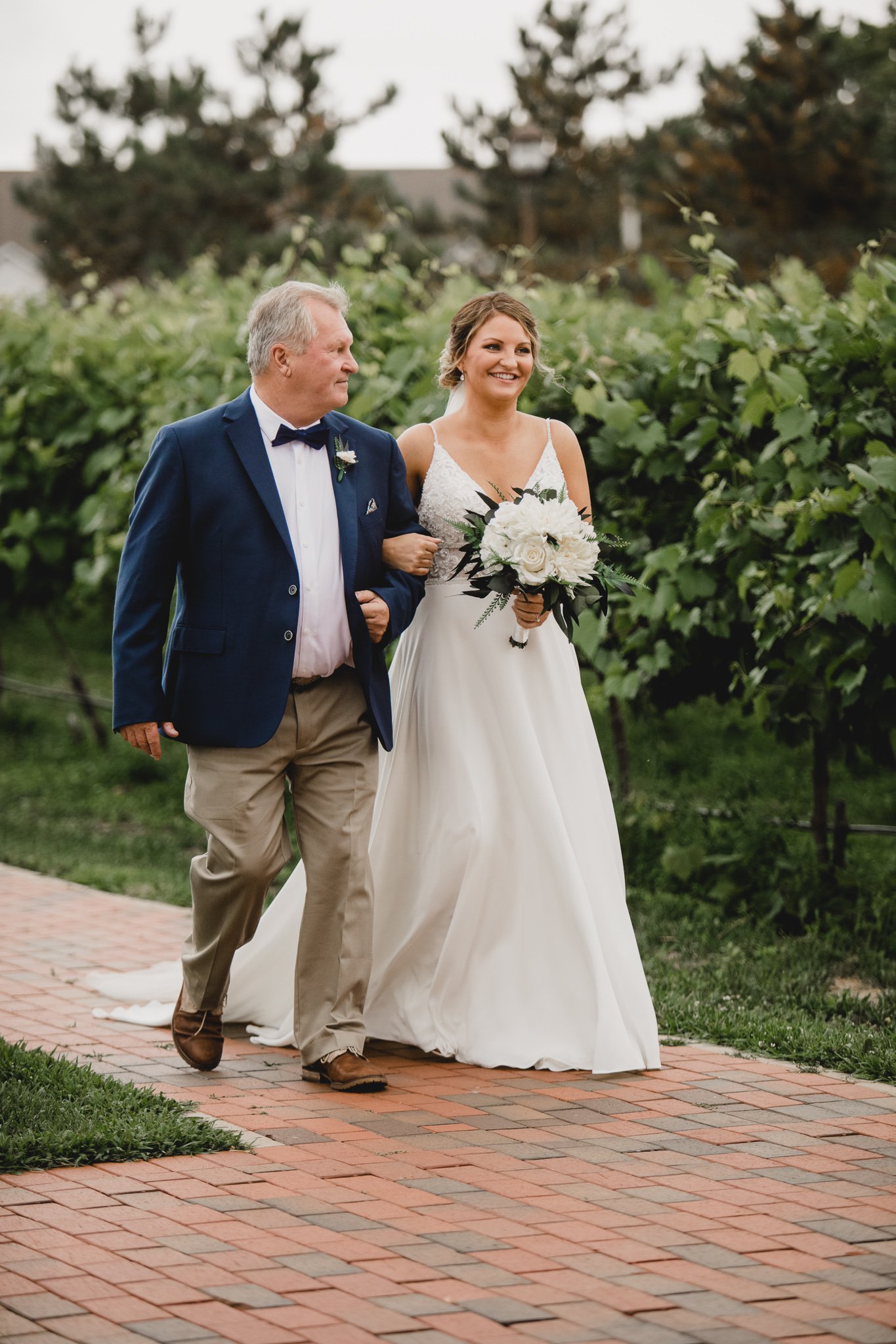 engle-olson-makena-trevor-wedding-previews- (31 of 45).jpg