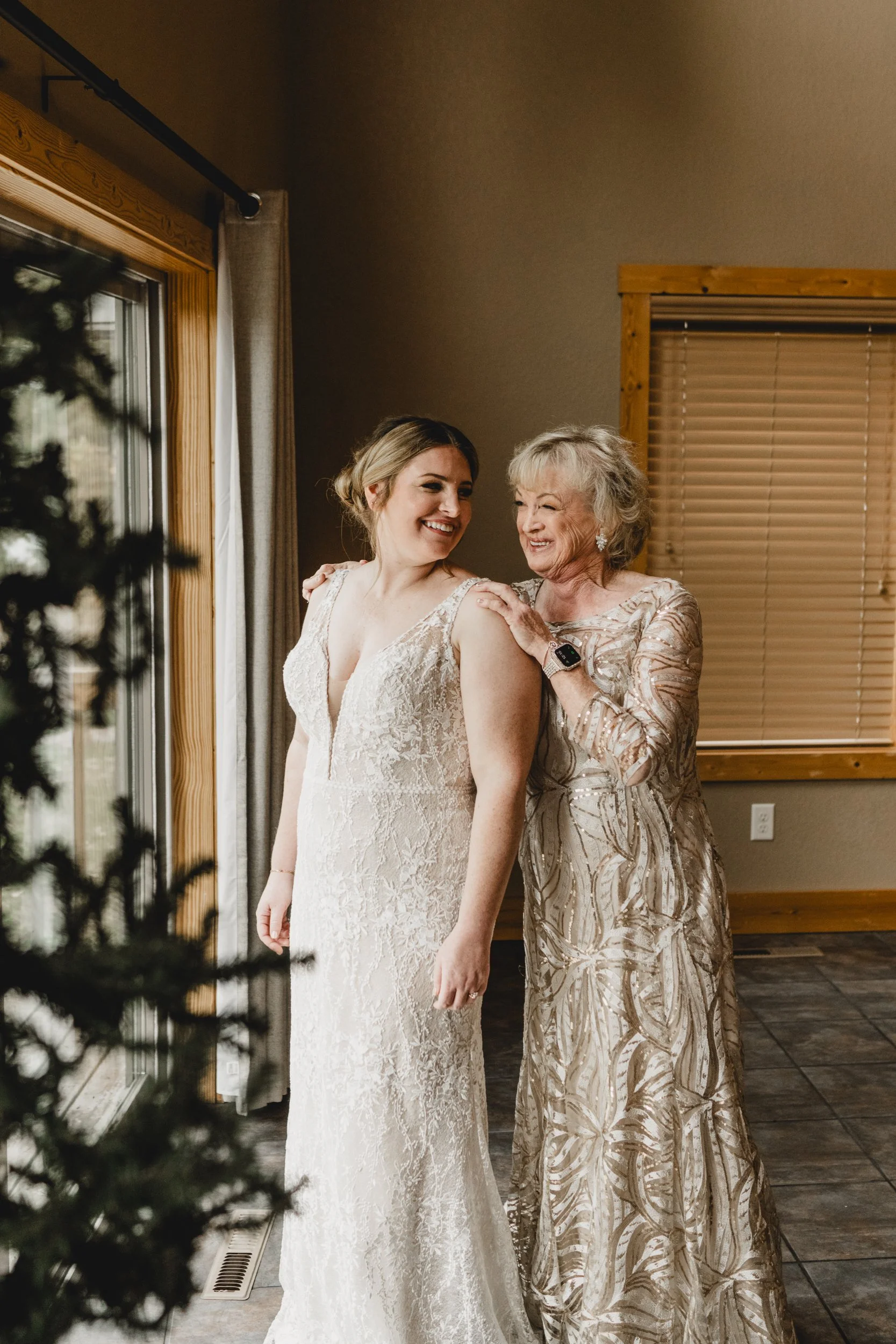 engle-olson-caitilin-jamie-wedding-previews- (4 of 54).jpg