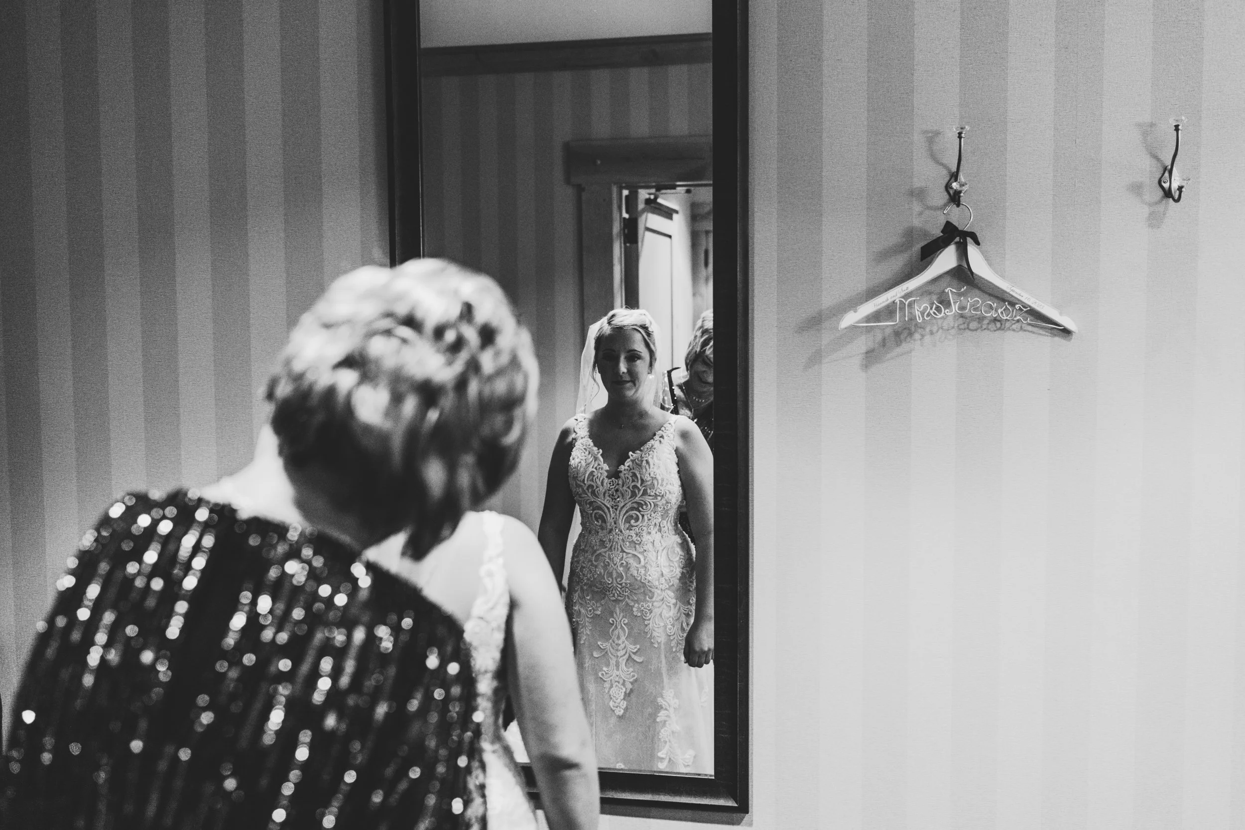 engle-olson-hannah-scott-wedding-previews- (6 of 49).jpg