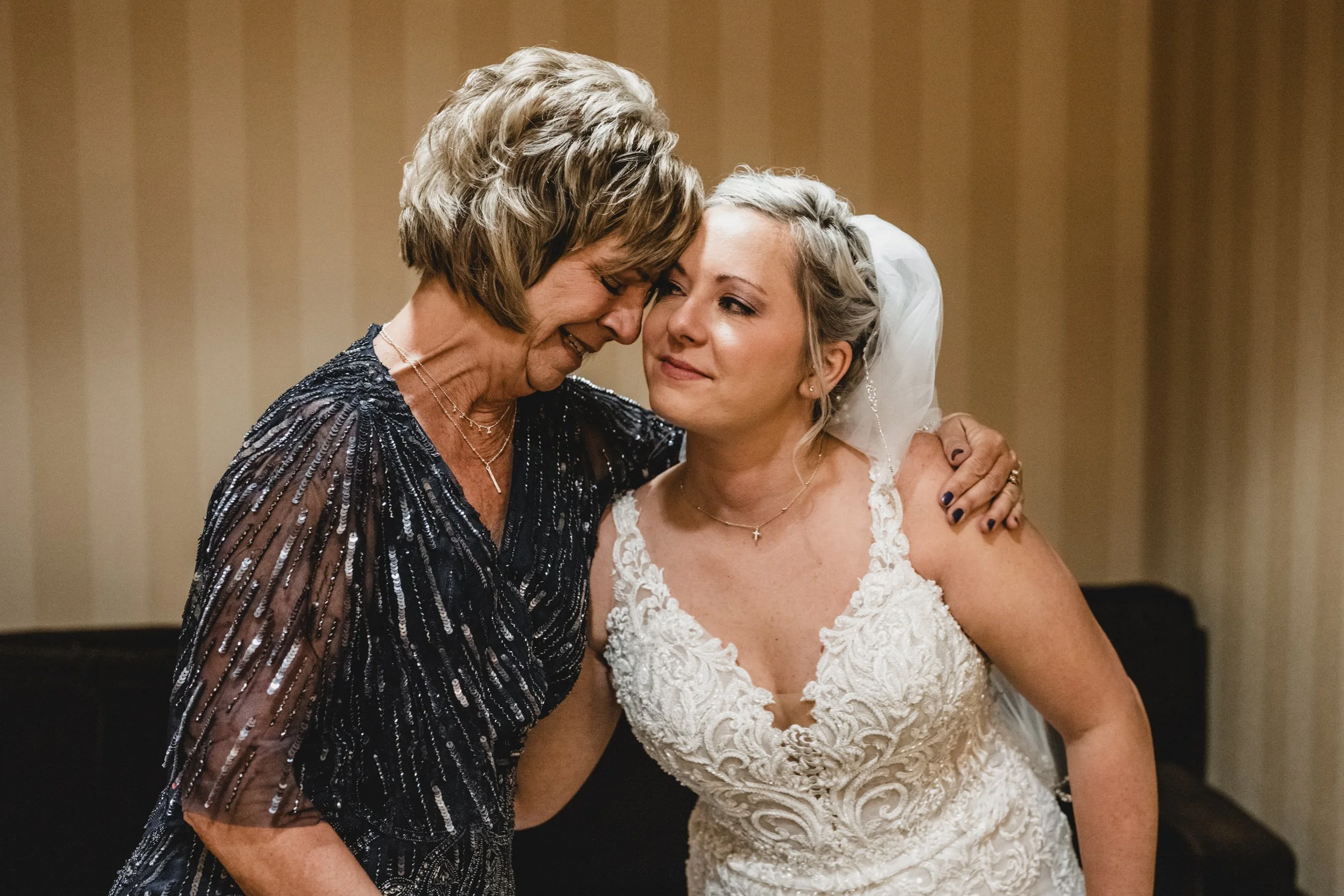 engle-olson-hannah-scott-wedding-previews- (7 of 49).jpg