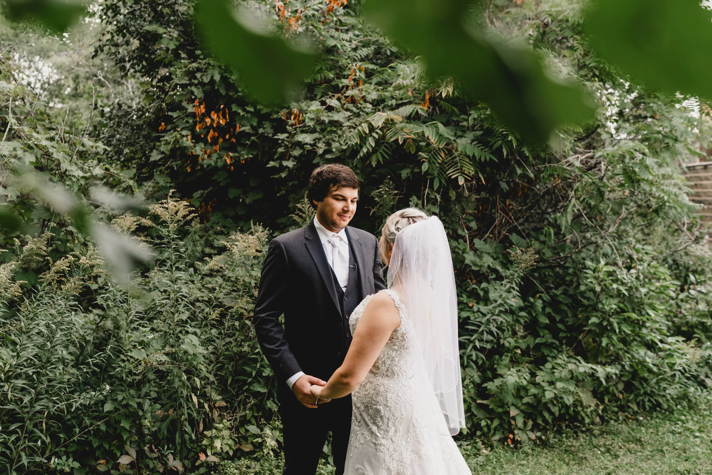 engle-olson-hannah-scott-wedding-previews- (19 of 49).jpg