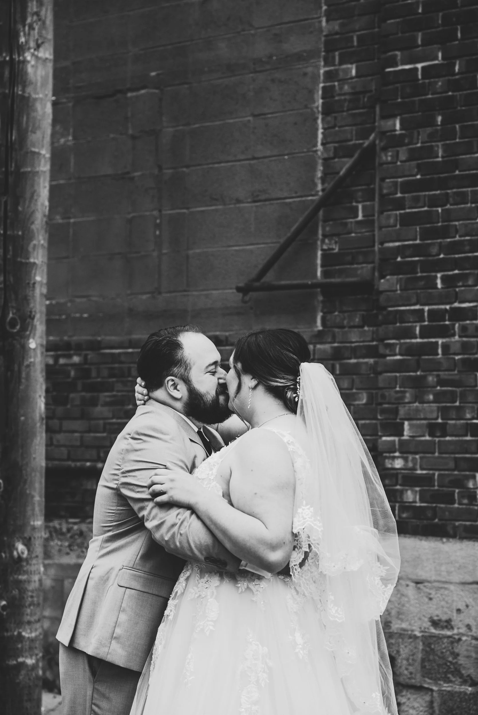 engle-olson-kayla-eric-wedding-previews- (19 of 54).jpg