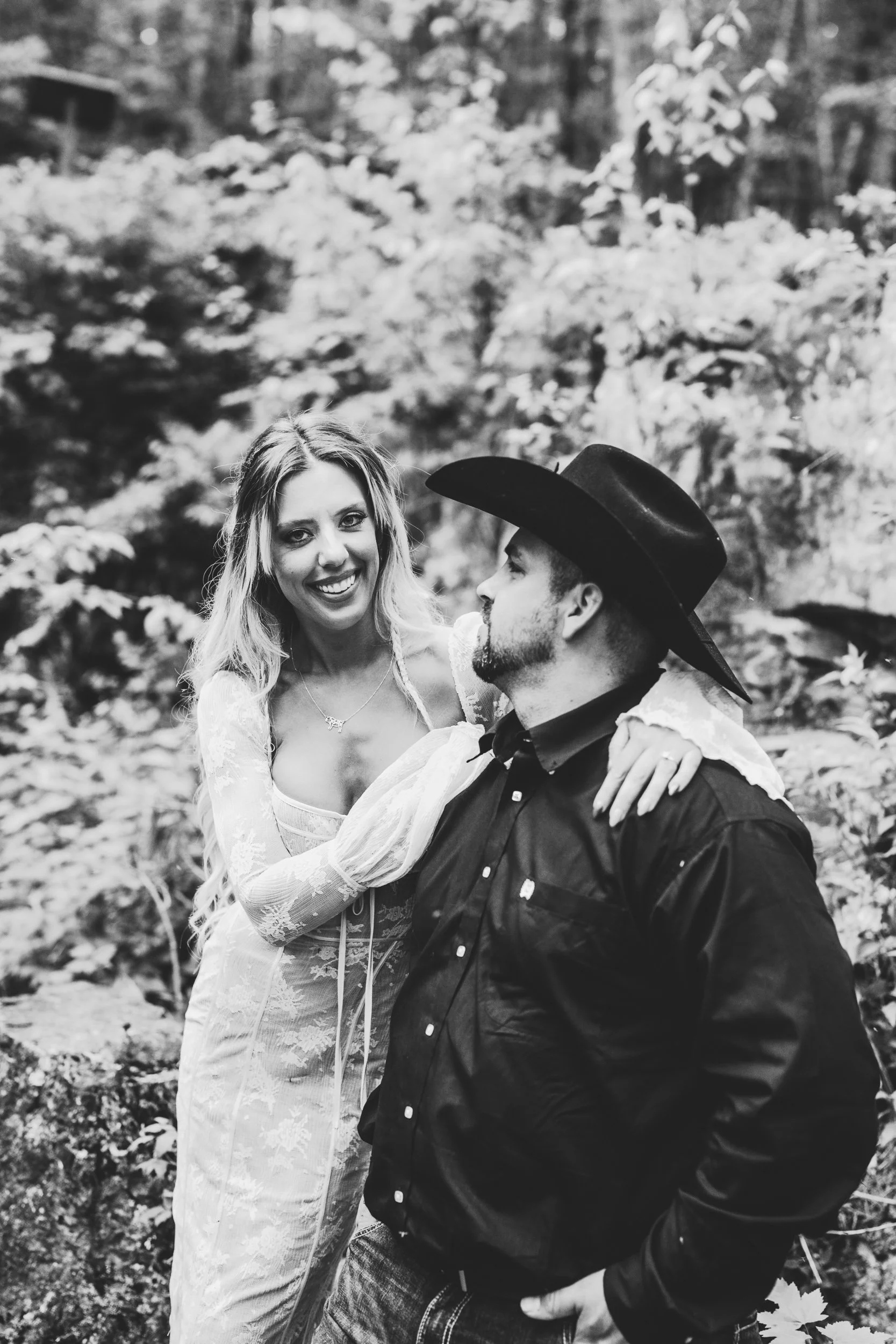 engle-olson-maggie-albert-engagement-session-previews- (19 of 45).jpg