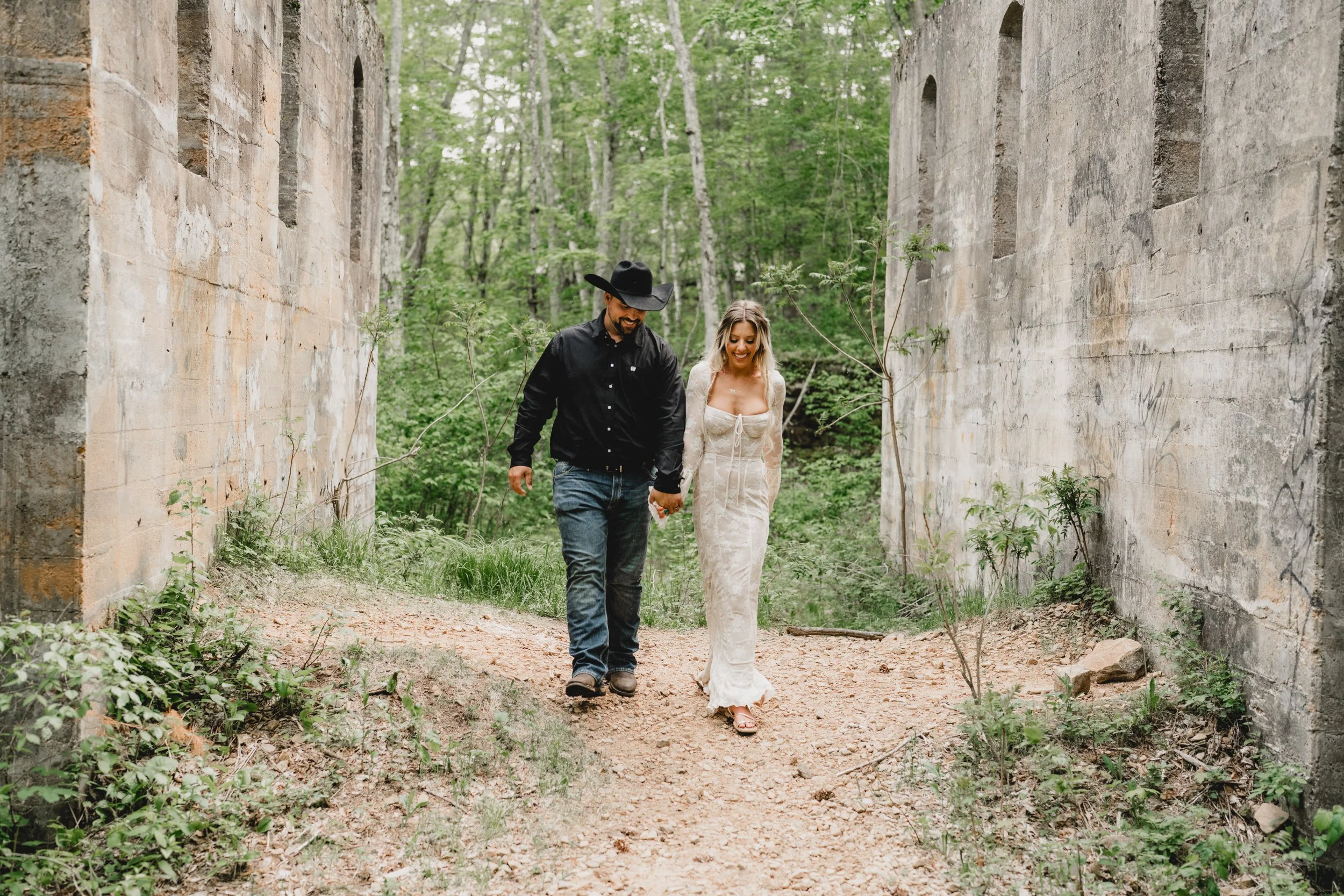 engle-olson-maggie-albert-engagement-session-previews- (21 of 45).jpg