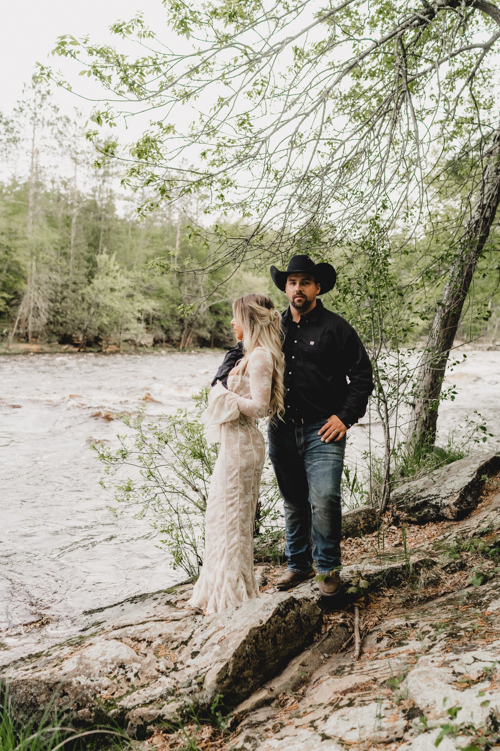 engle-olson-maggie-albert-engagement-session-previews- (25 of 45).jpg